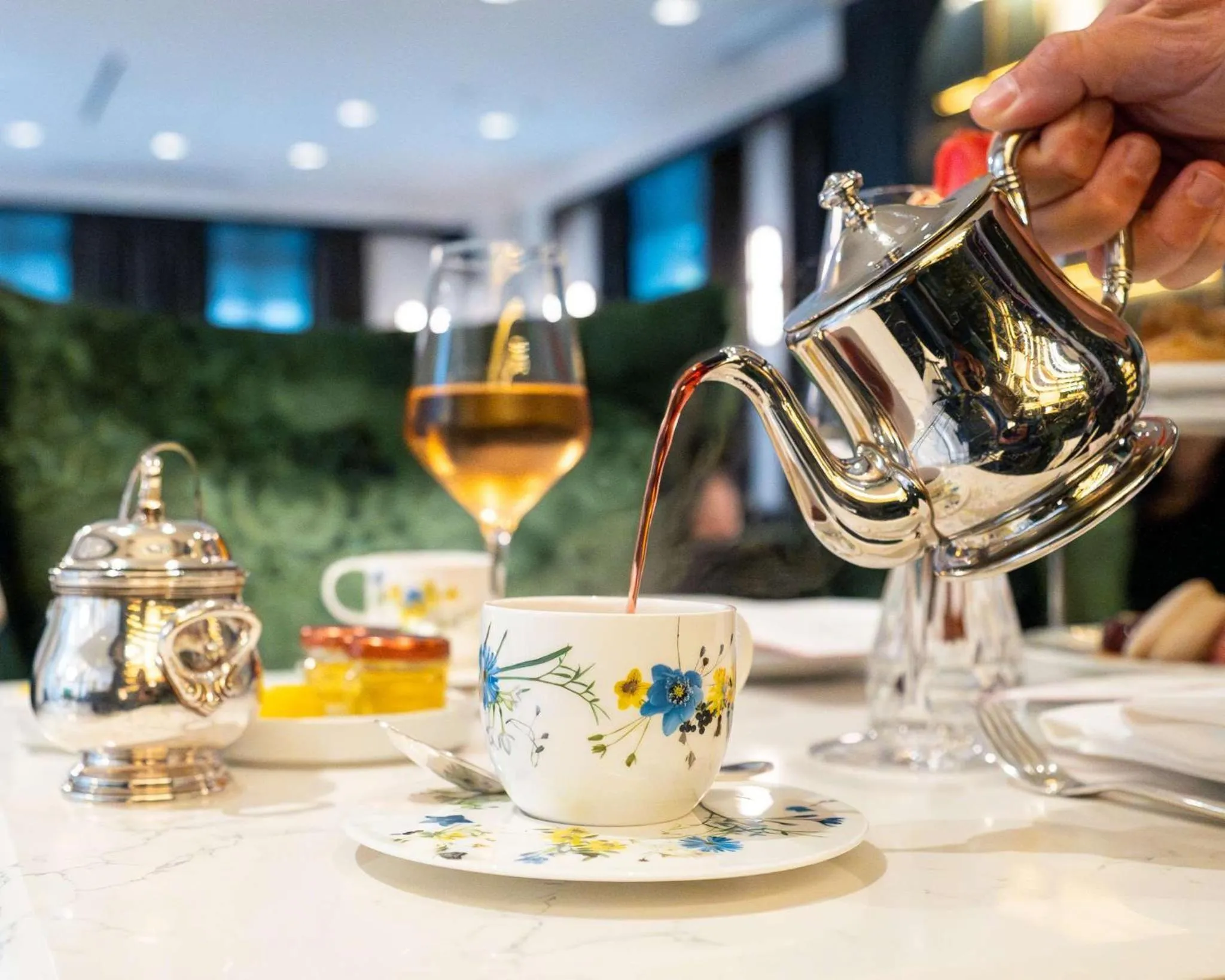 Restaurant/places to eat in Waldorf Astoria Chicago