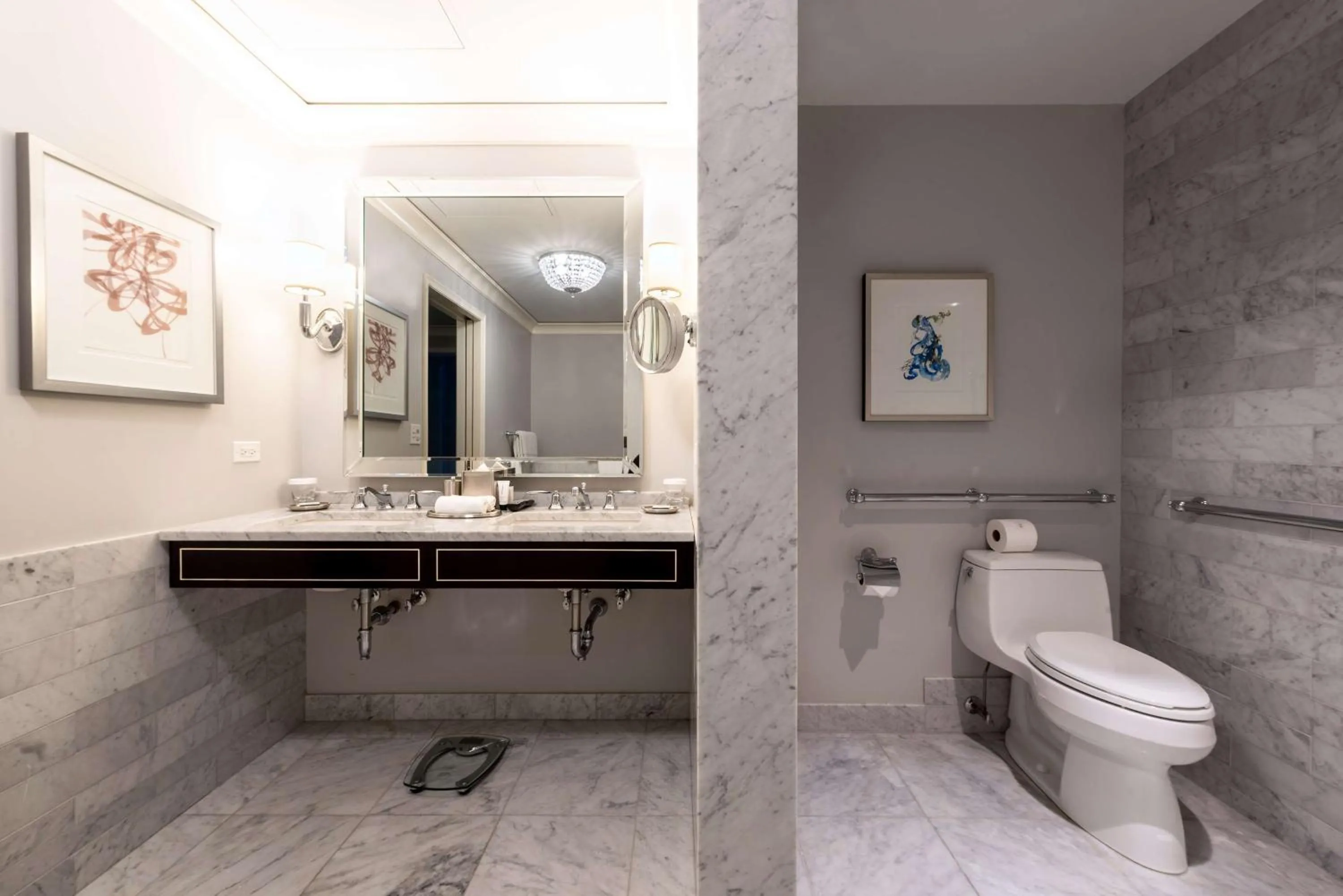 Bathroom in Waldorf Astoria Chicago