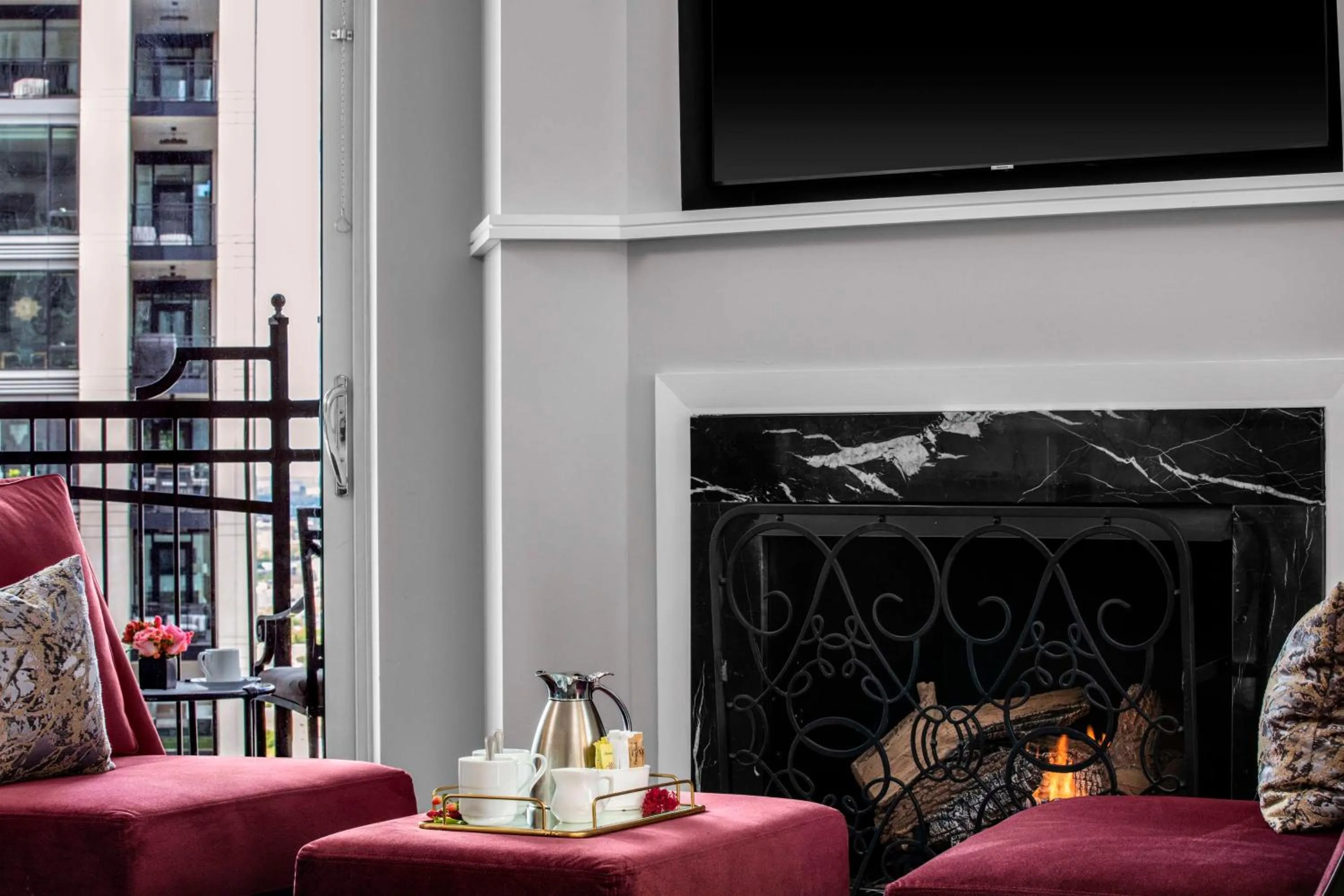 Photo of the whole room in Waldorf Astoria Chicago