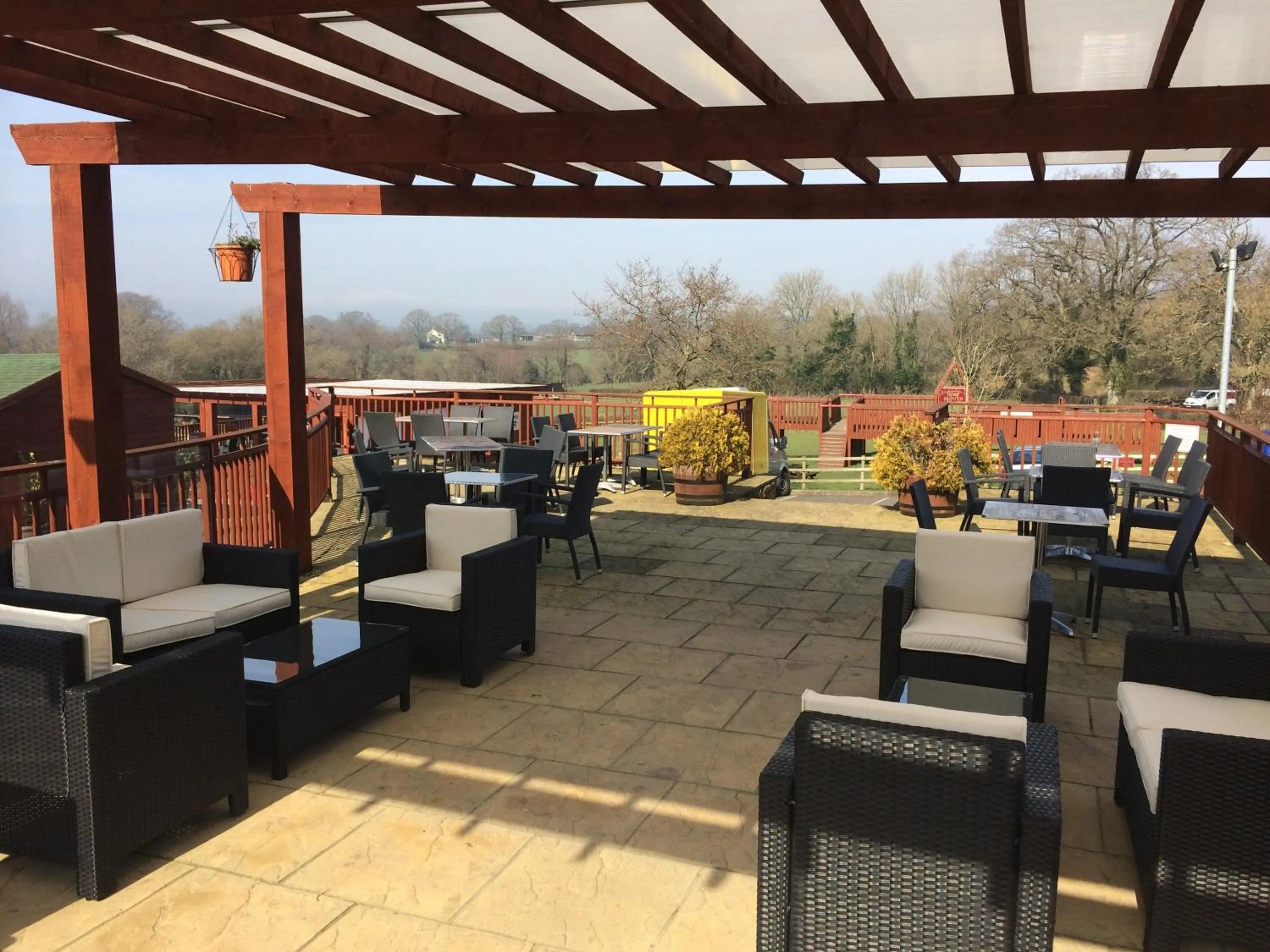 Facade/entrance in Hunters Lodge Inn