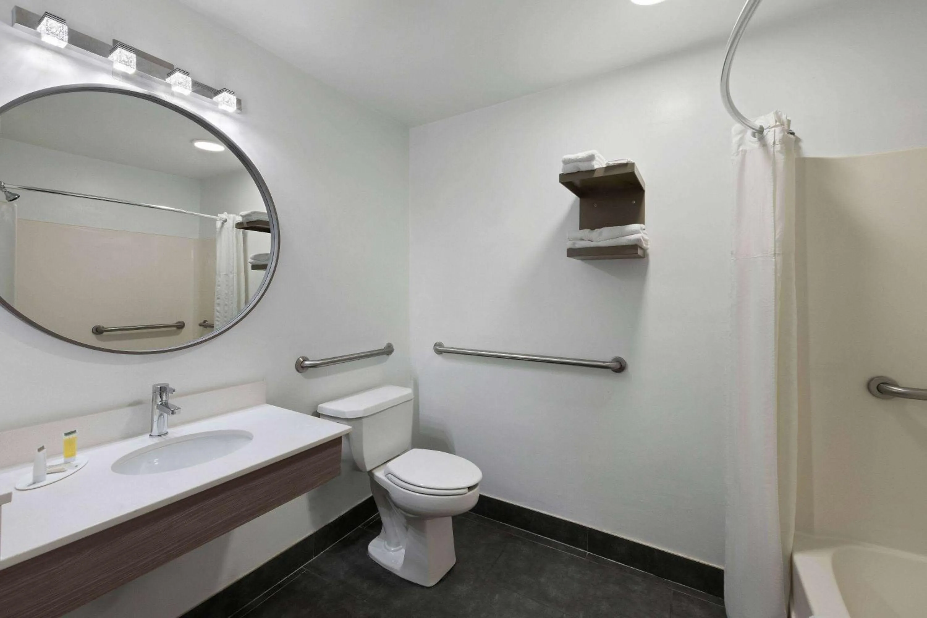 Bathroom in Super 8 by Wyndham Harbison/Parkridge Hospital