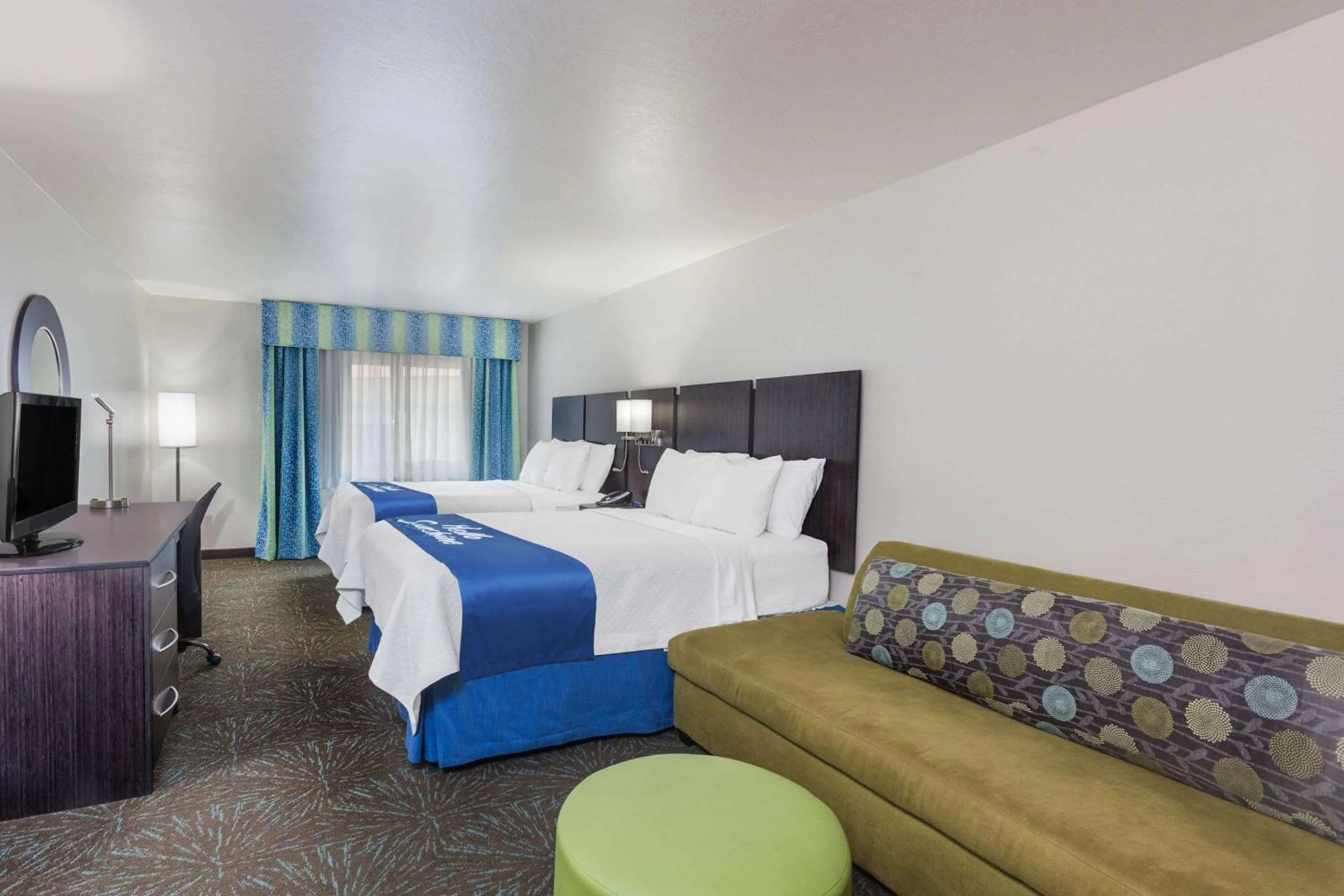 Bed in Days Inn & Suites by Wyndham East Flagstaff