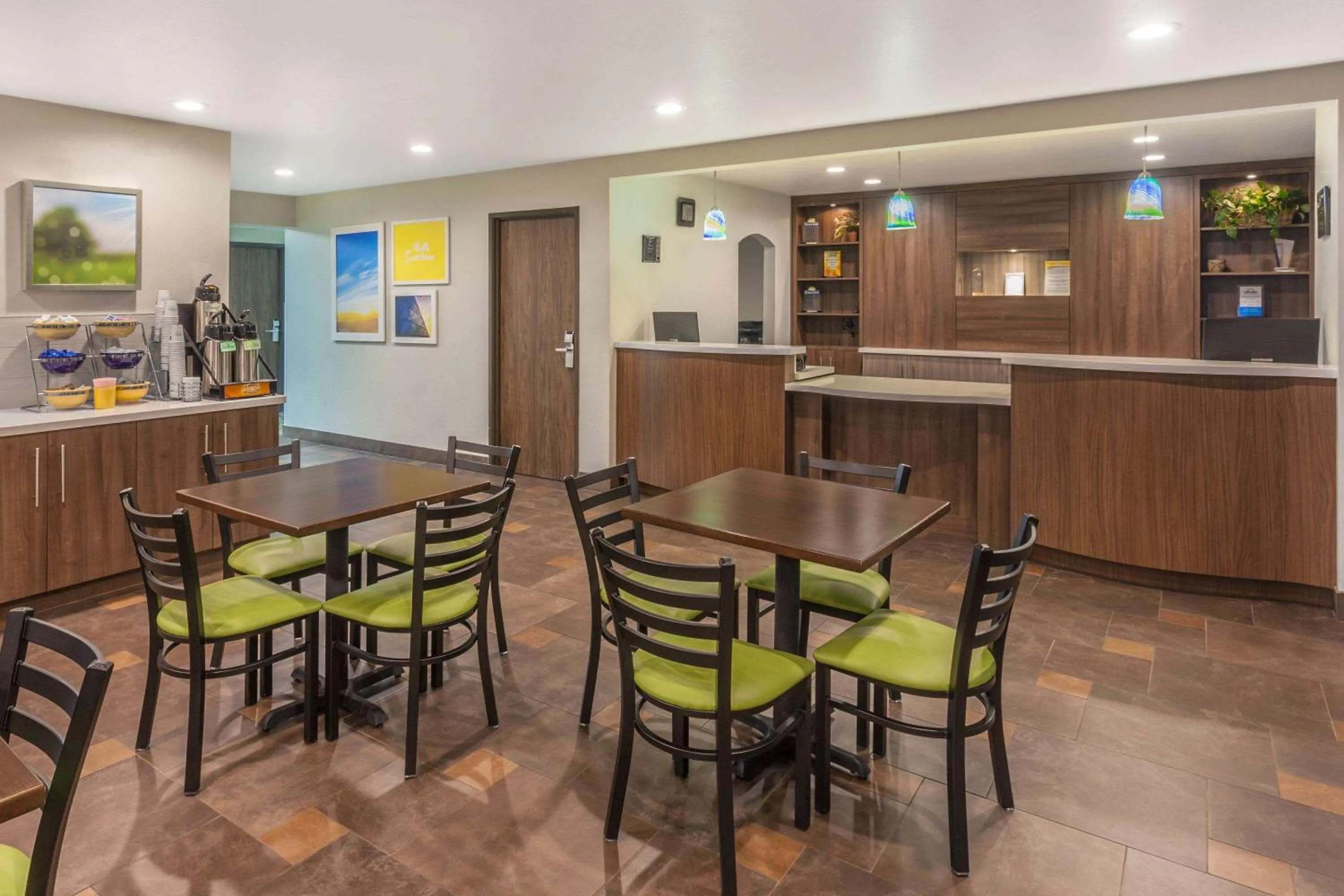 Lobby or reception in Days Inn & Suites by Wyndham East Flagstaff
