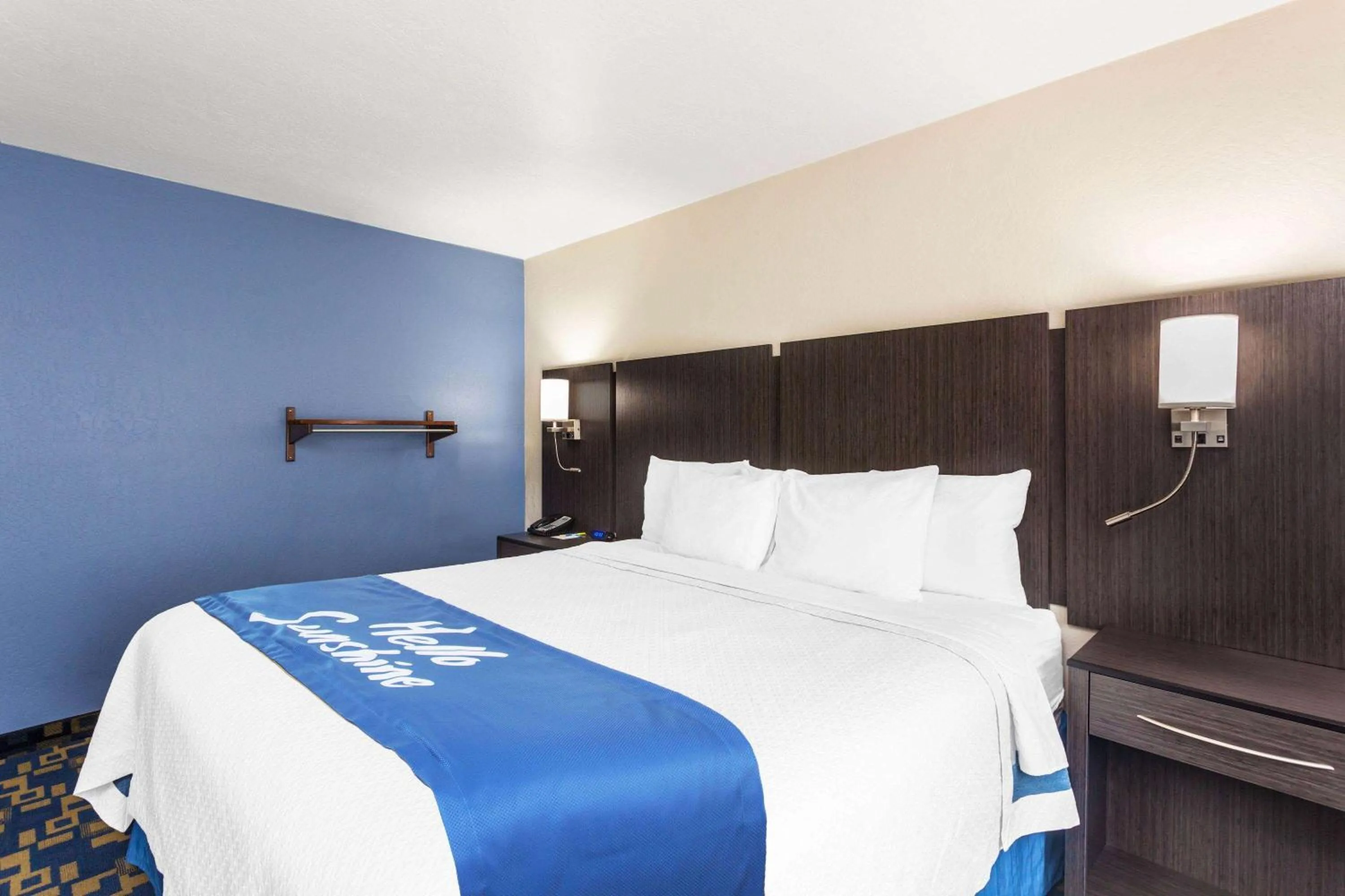Photo of the whole room, Bed in Days Inn & Suites by Wyndham East Flagstaff