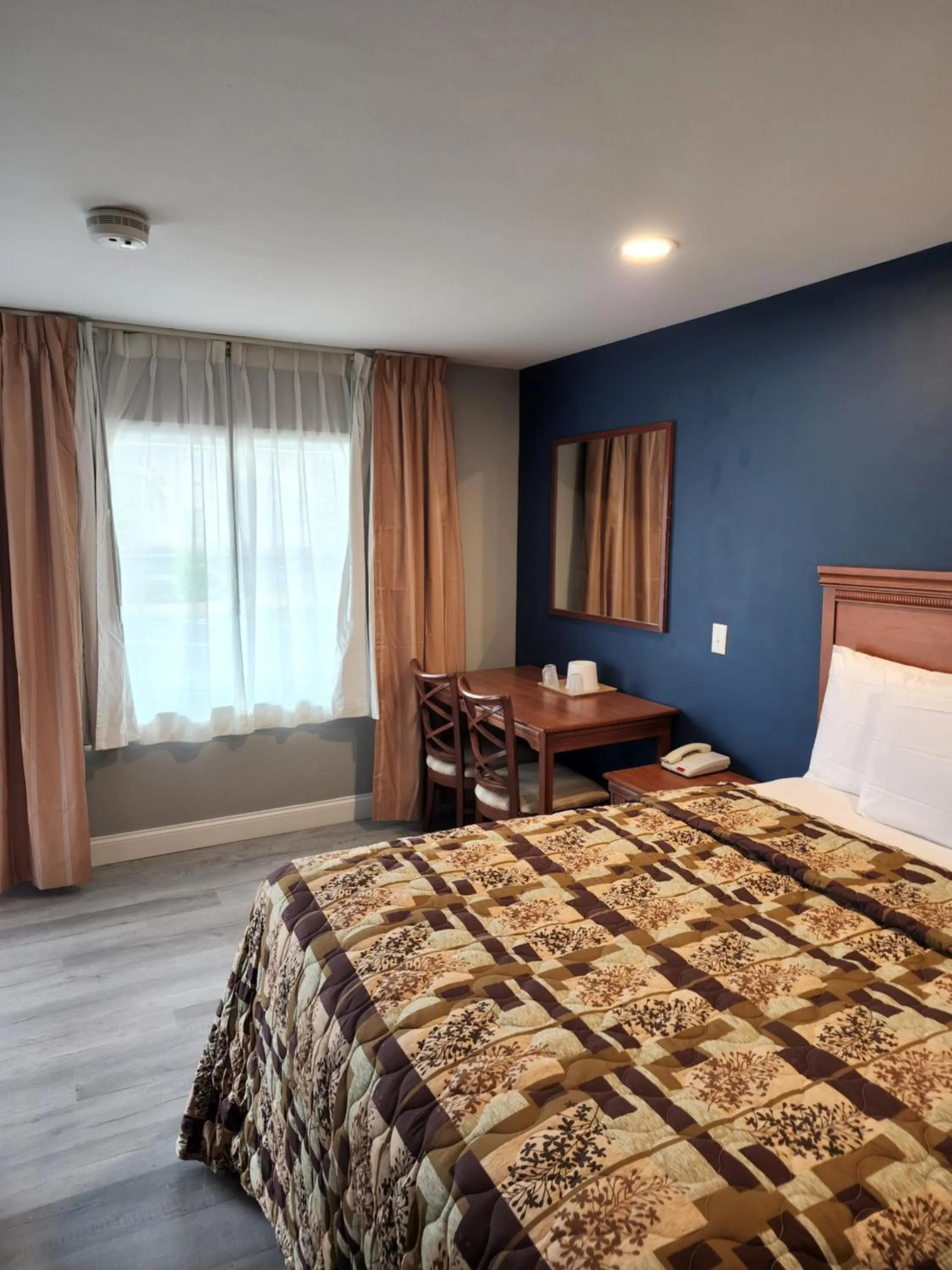 Bed in Budget Inn Horseheads