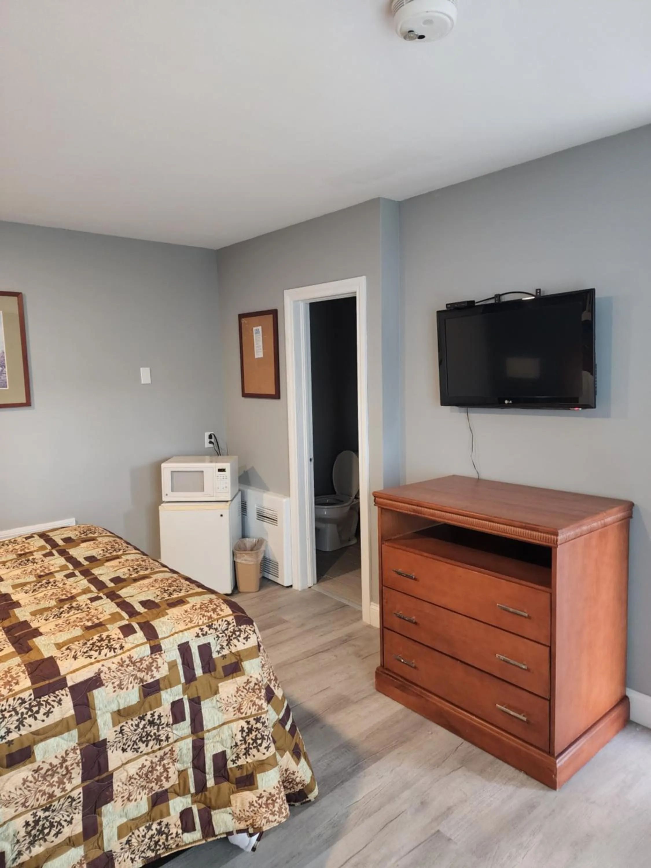 TV and multimedia, Bed in Budget Inn Horseheads