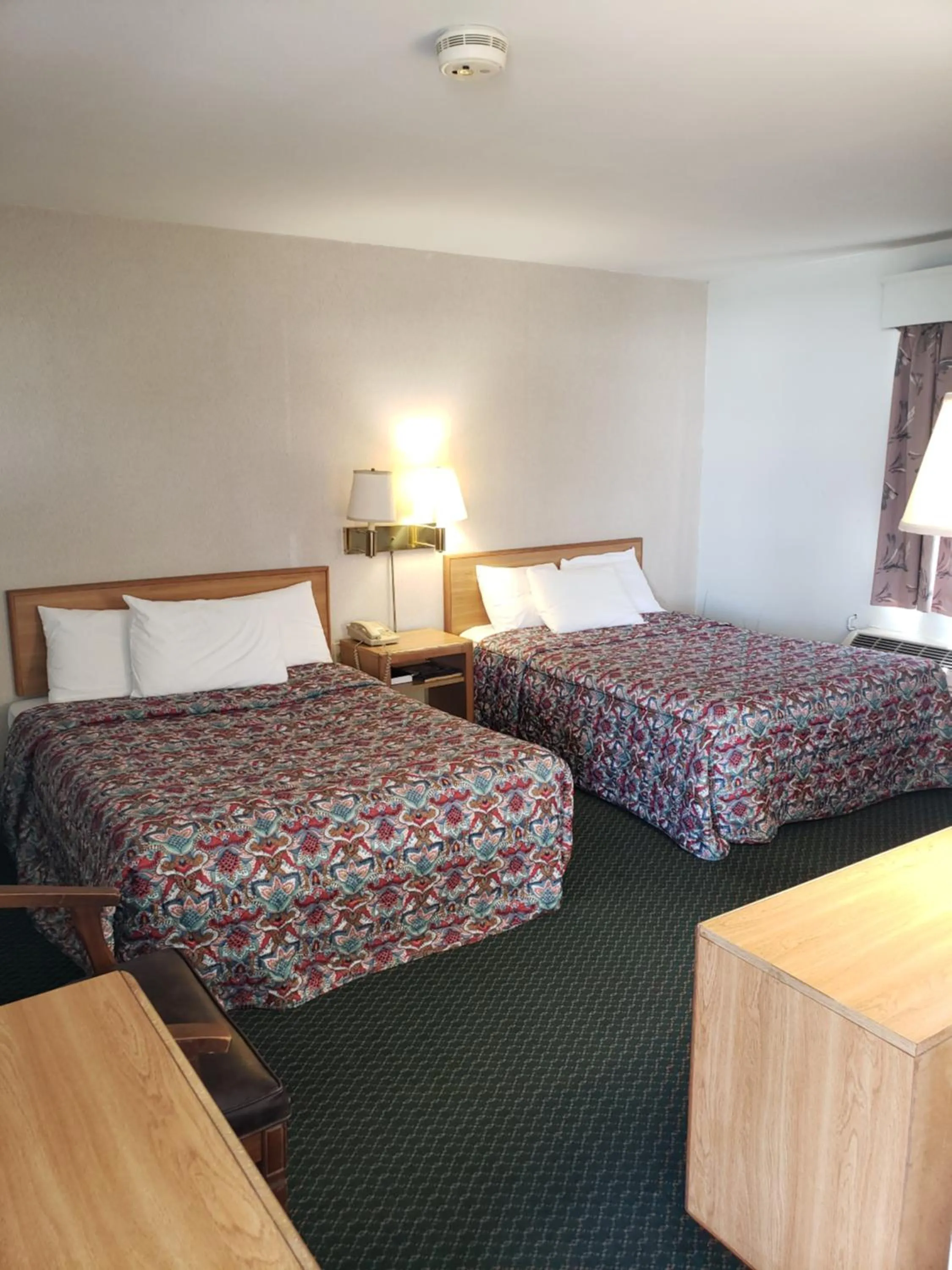 Bedroom, Bed in Budget Inn Horseheads