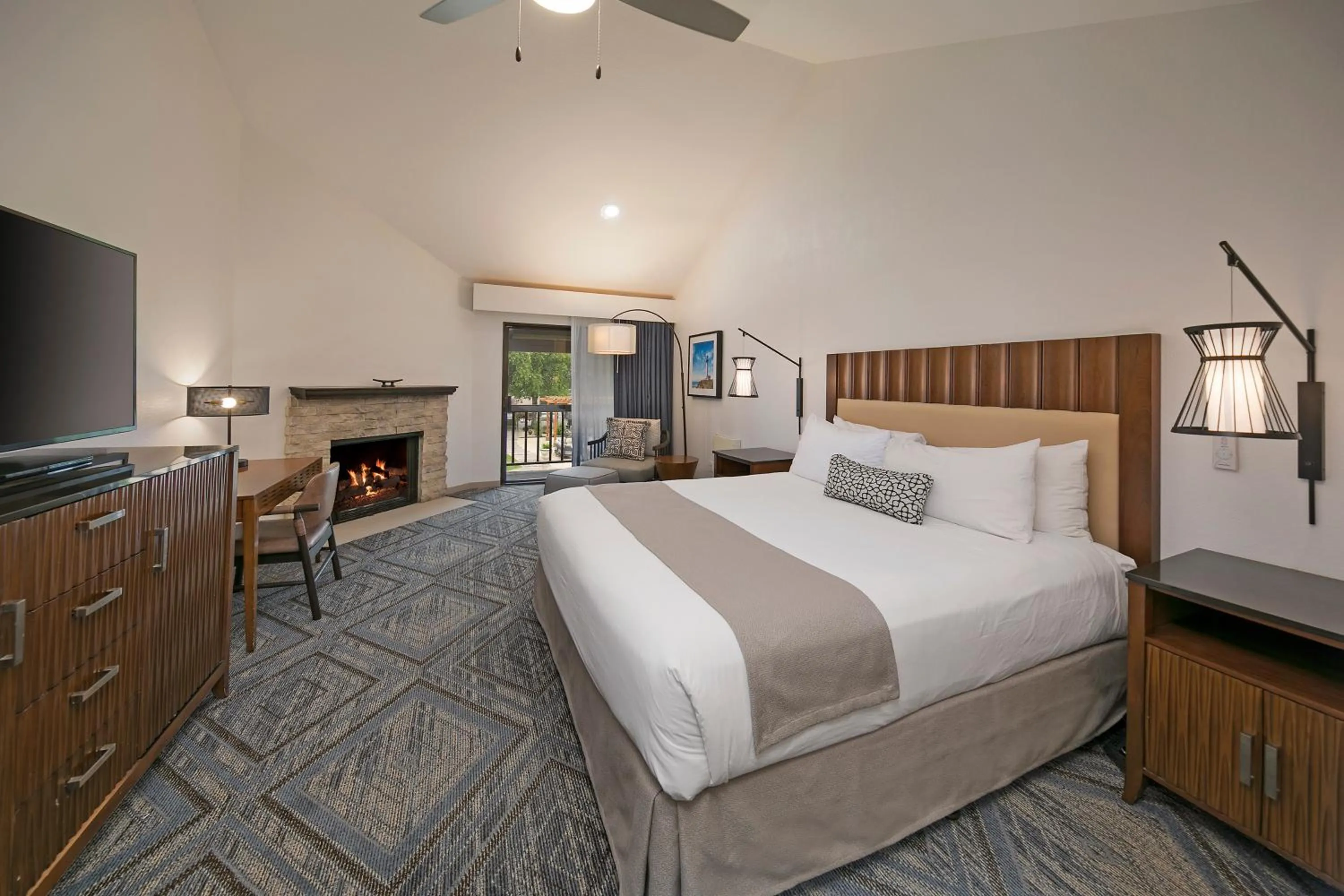 Bedroom, Bed in Half Moon Bay Lodge