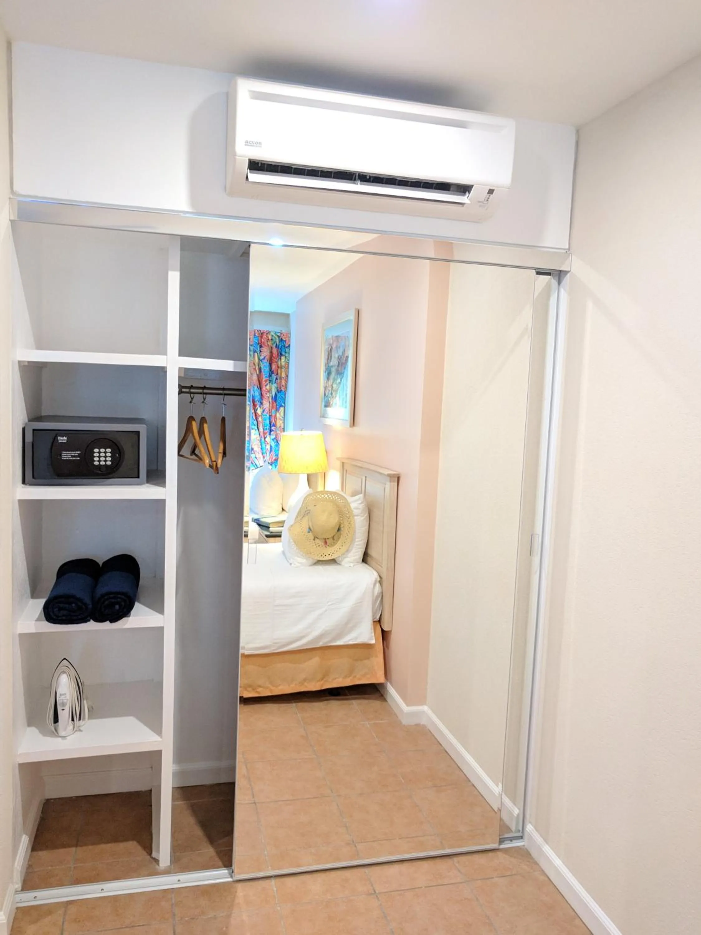 wardrobe, Bed in Butterfly Beach Hotel