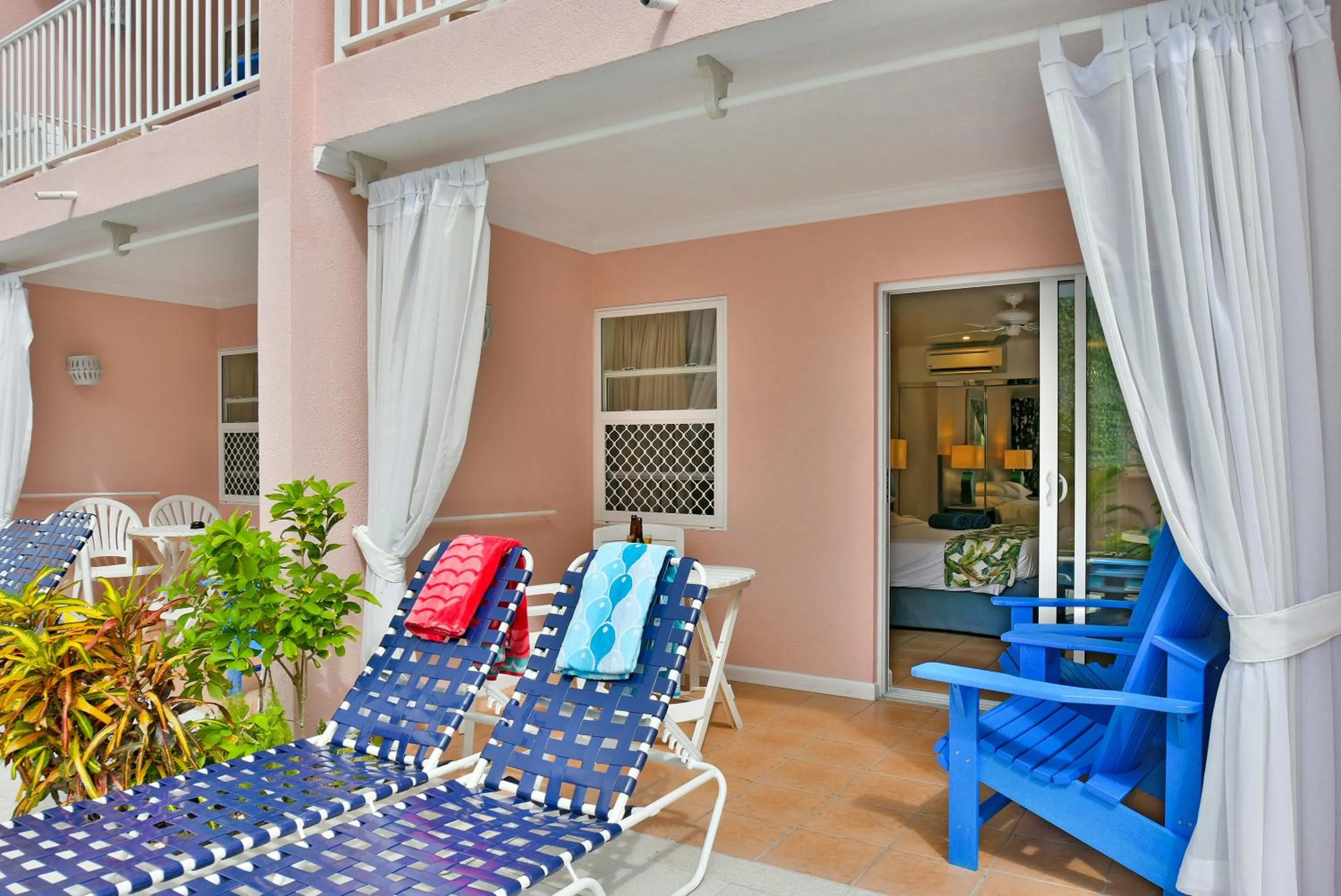Living room in Butterfly Beach Hotel