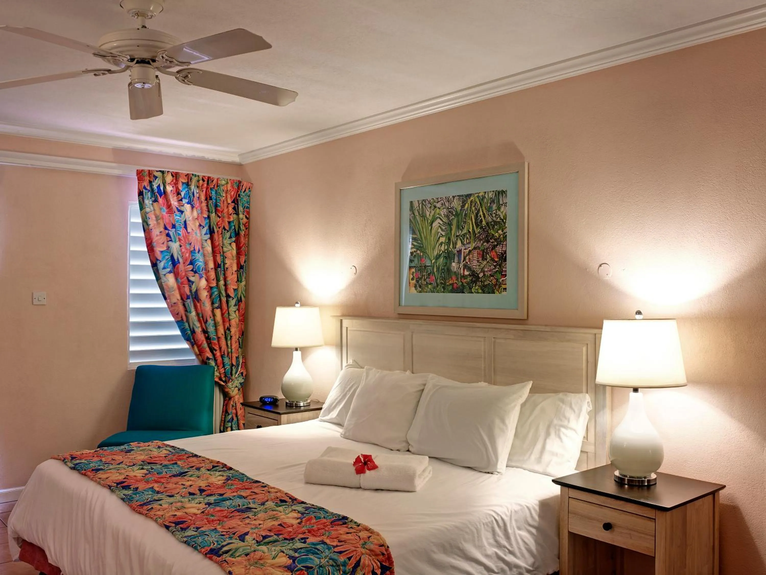 Photo of the whole room, Bed in Butterfly Beach Hotel