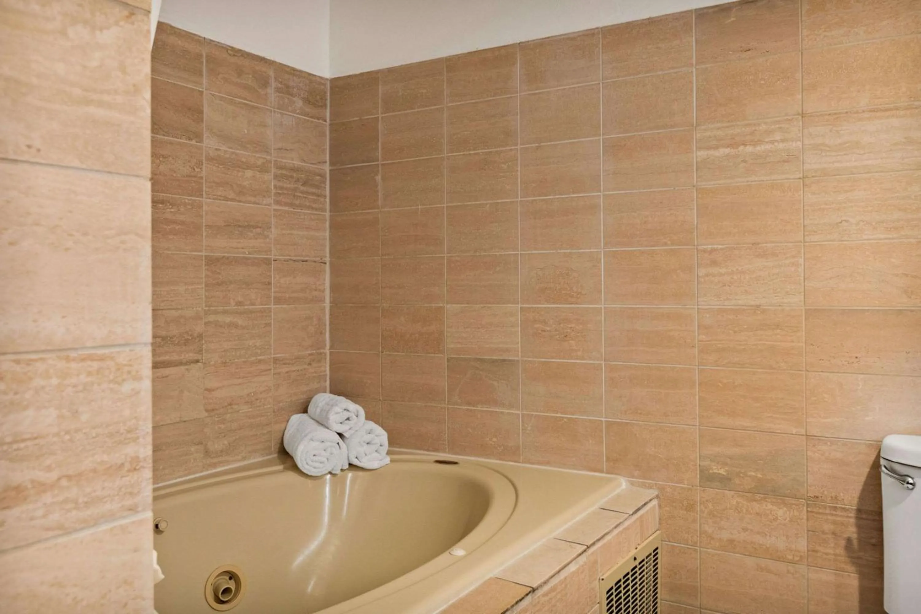 Bathroom in Chateau Big Bear Boutique Hotel, BW Signature Collection