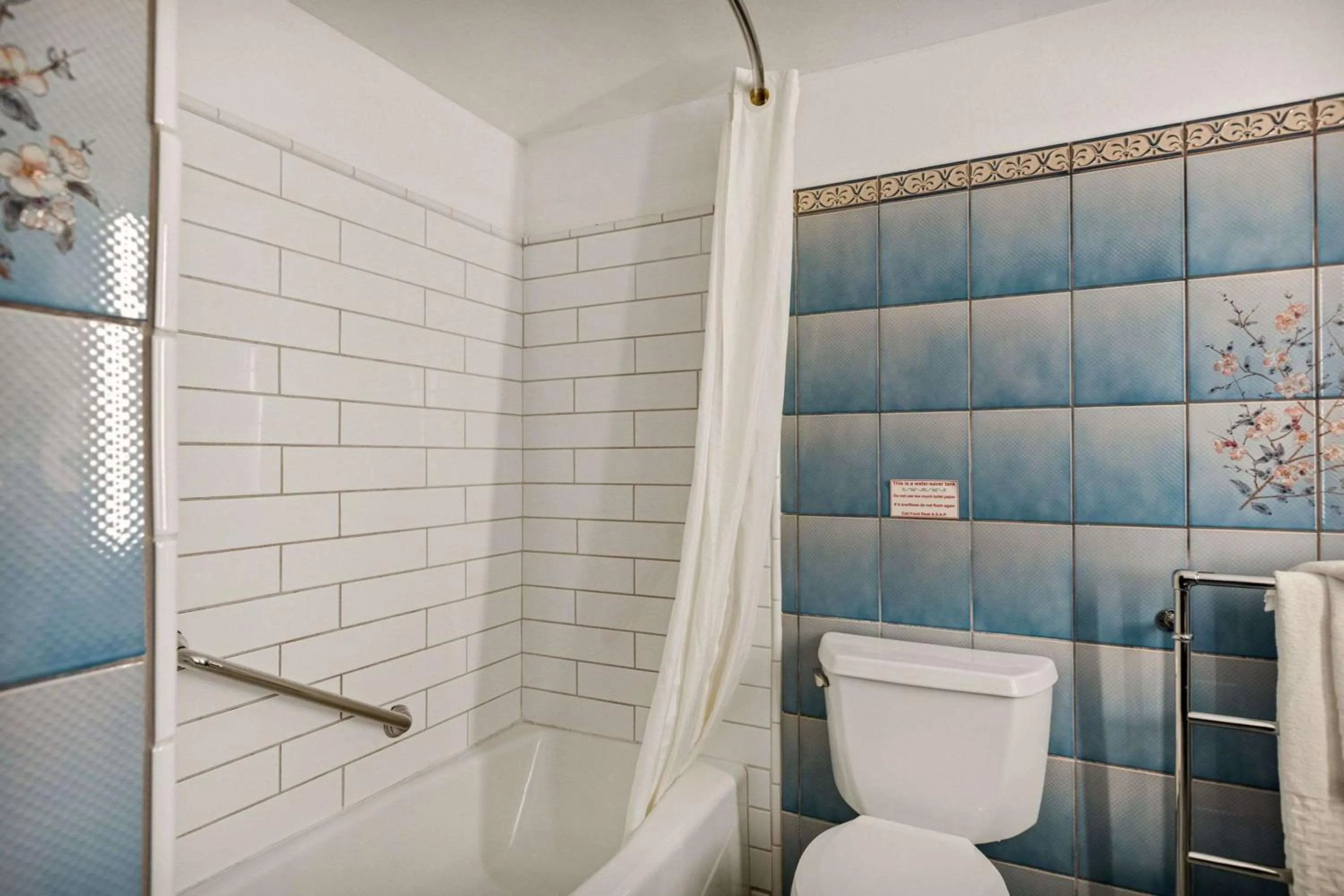 Bathroom in Chateau Big Bear Boutique Hotel, BW Signature Collection