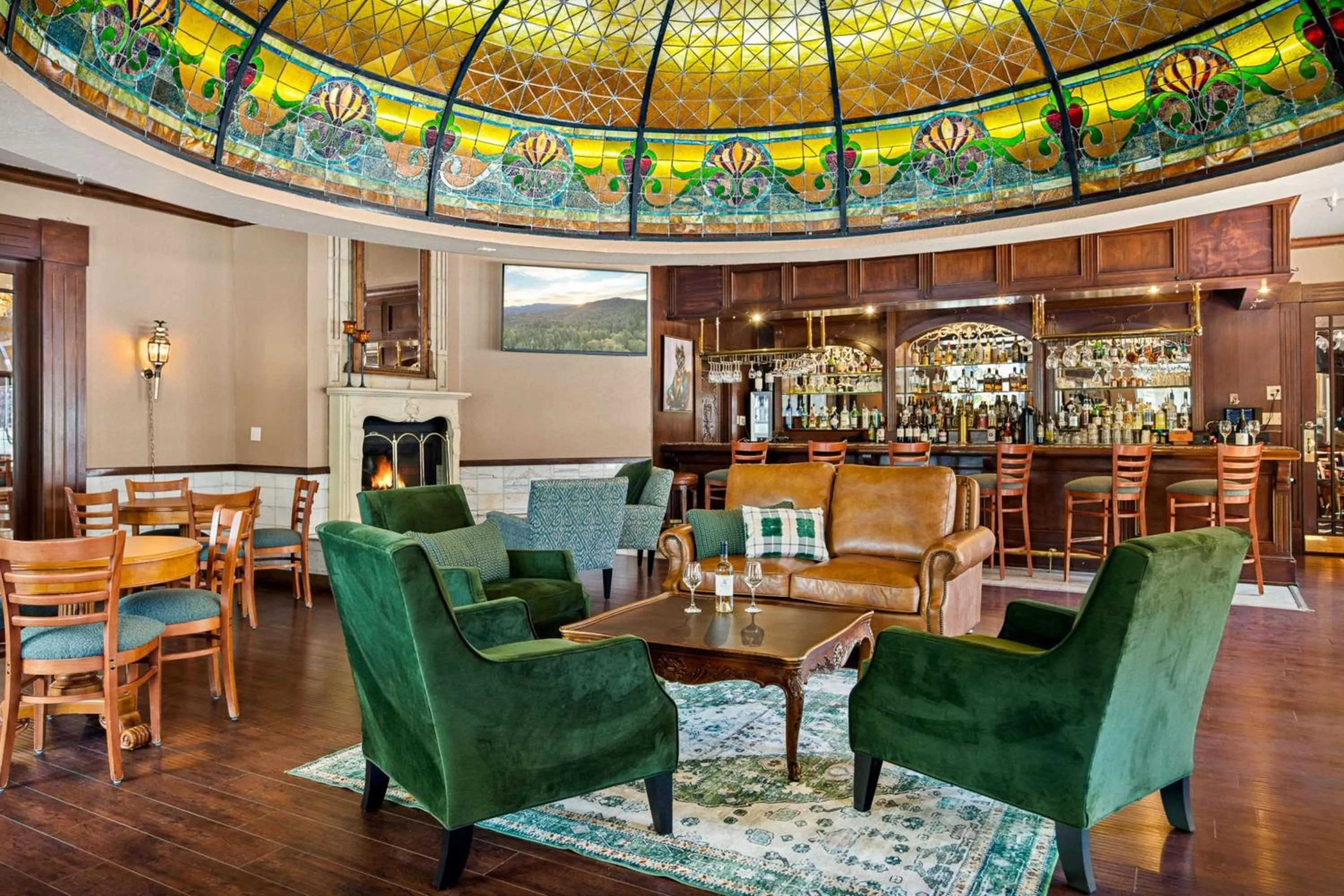 Restaurant/places to eat in Chateau Big Bear Boutique Hotel, BW Signature Collection