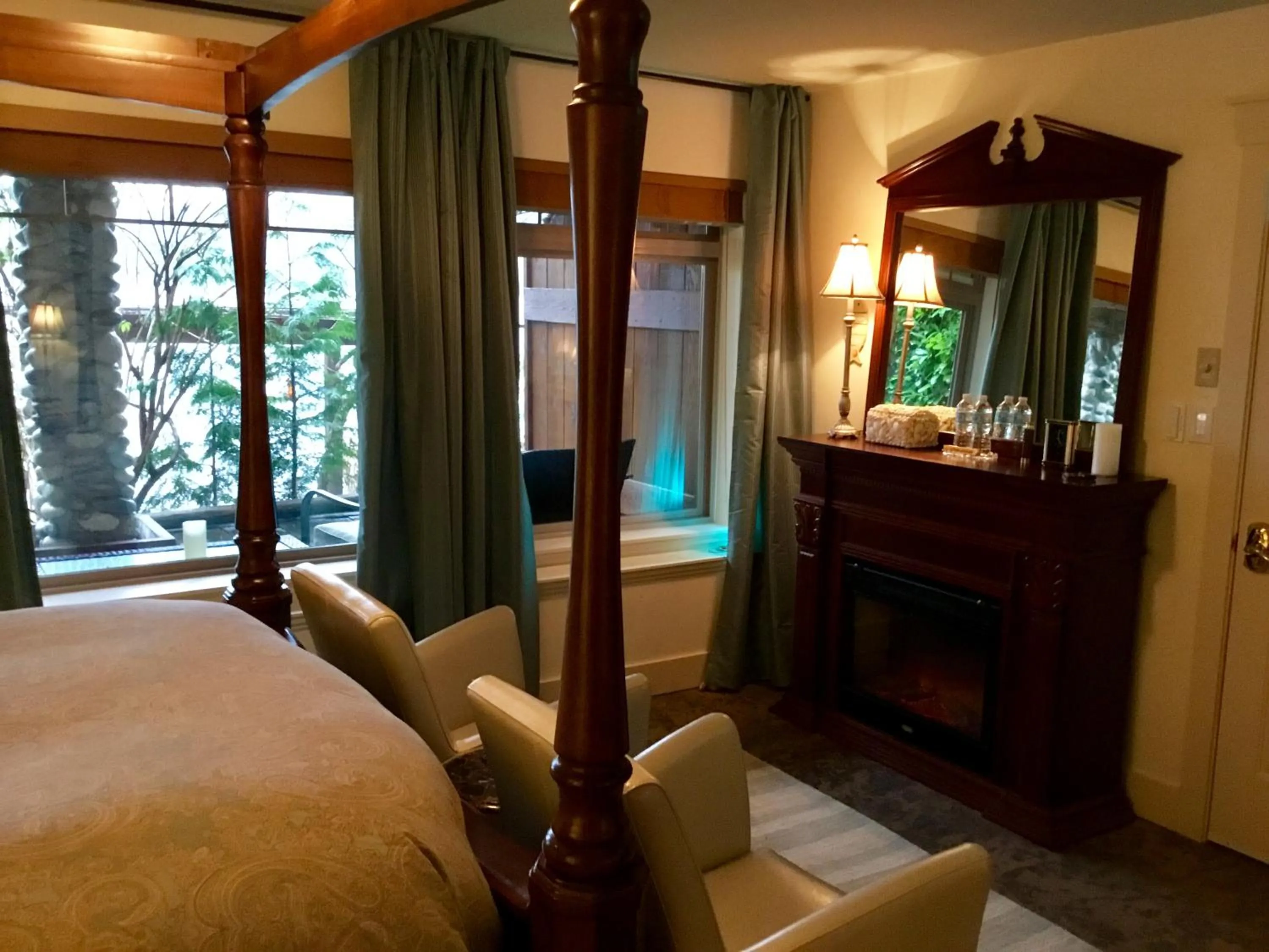 Seating area, Bed in The Tuwanek Hotel and Spa