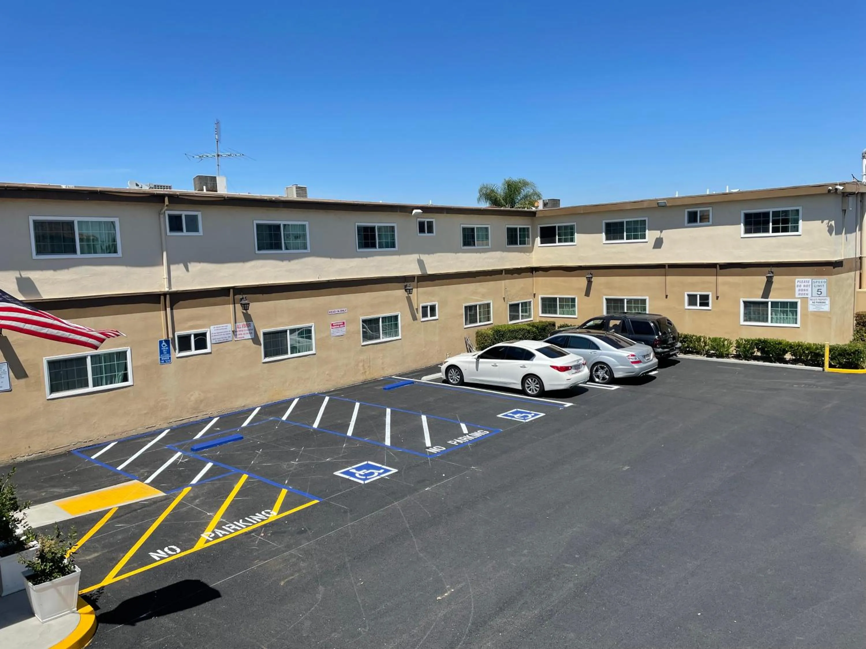 Parking in Grand Inn