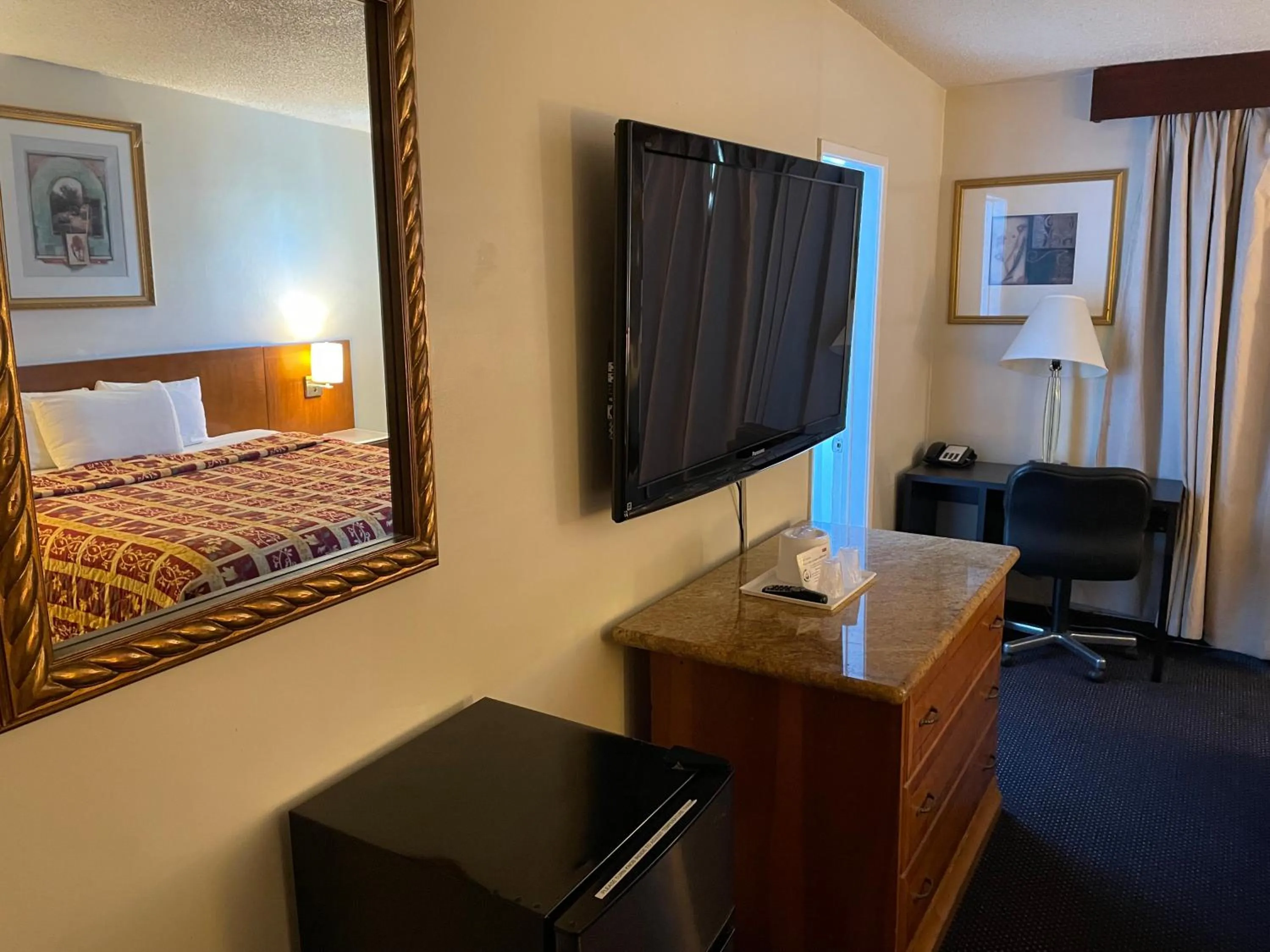 Bedroom, Bed in Grand Inn