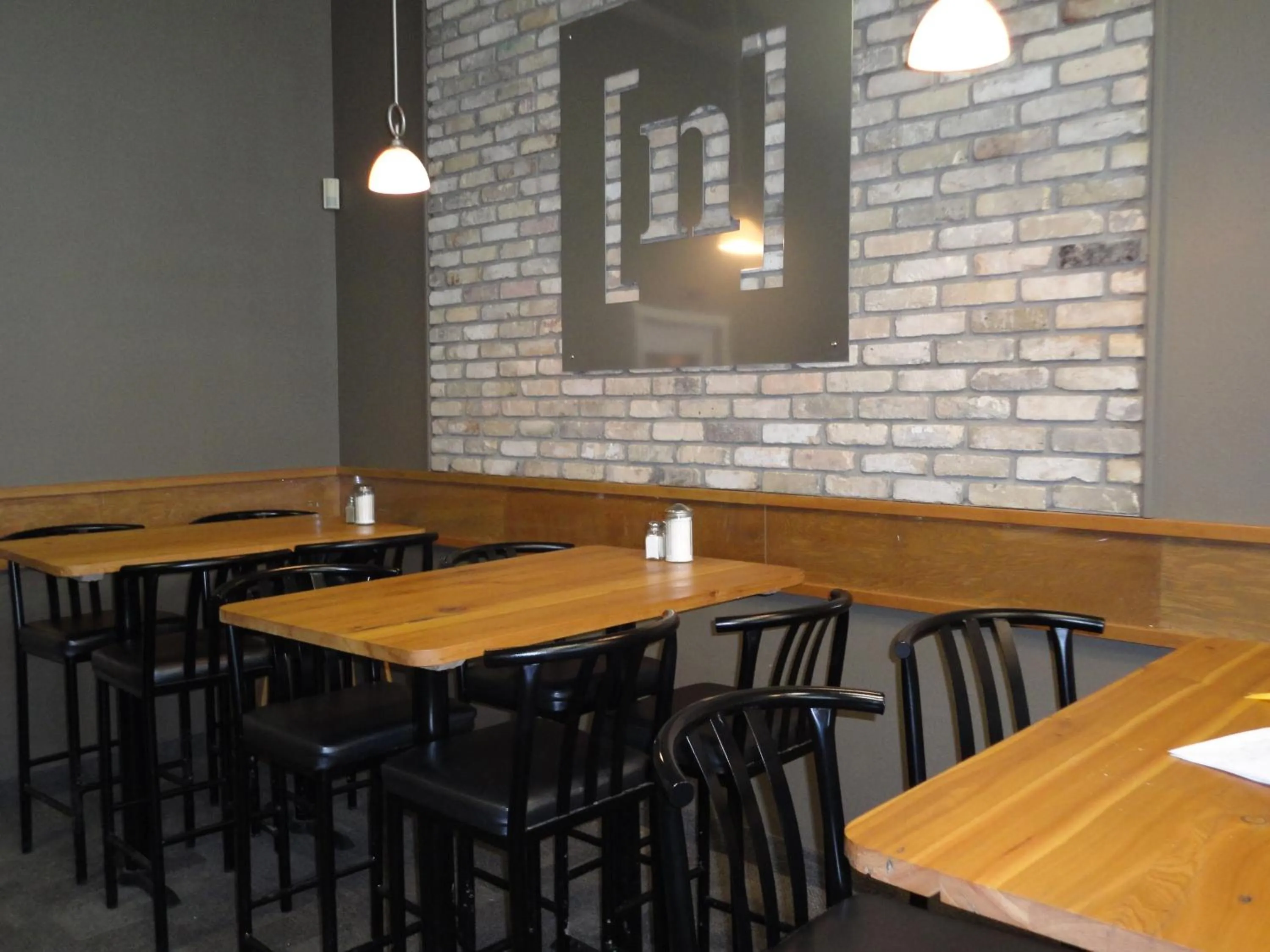 Restaurant/places to eat in St. Norbert Hotel