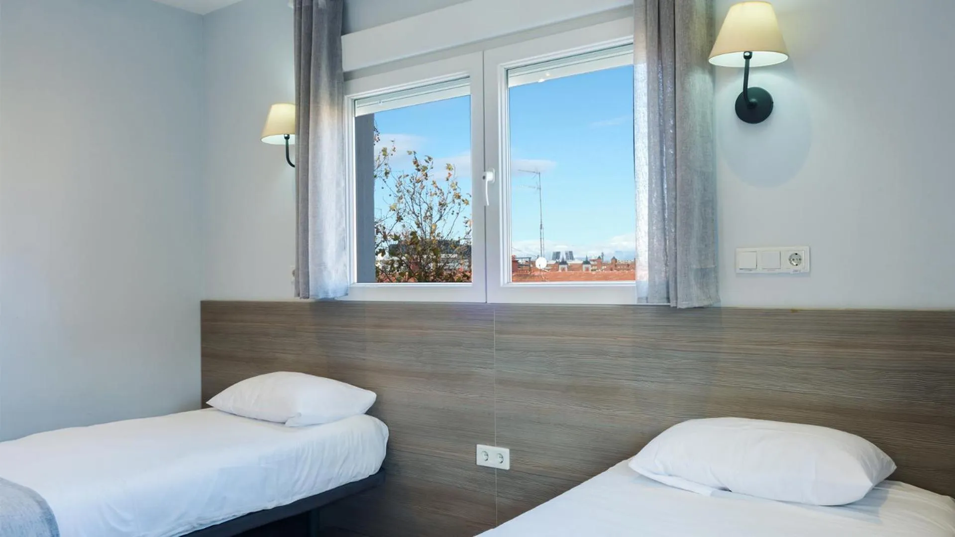 Decorative detail, Bed in Golden Alcala