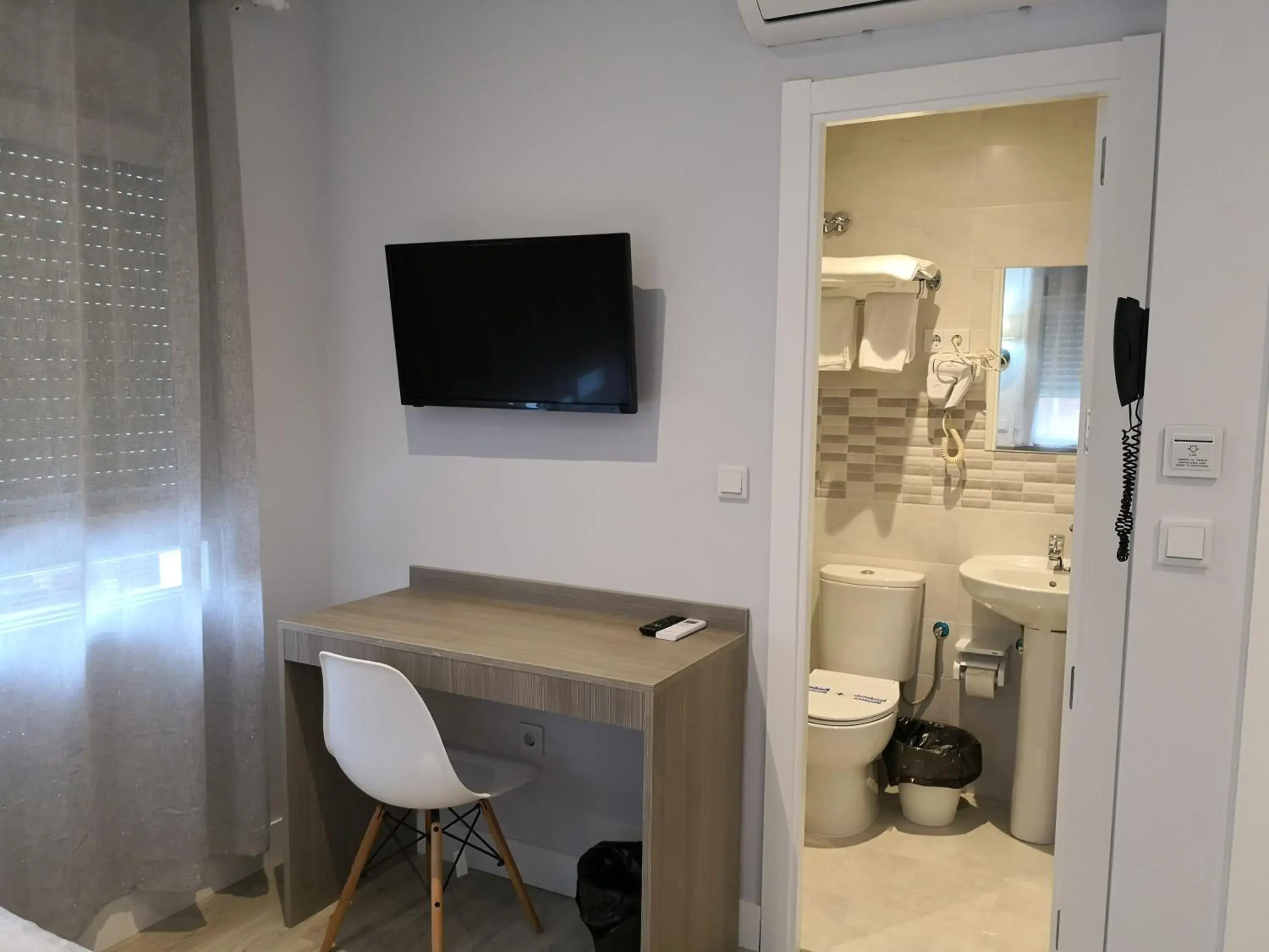 Twin Room in Golden Alcala Twin Room in Golden Alcala