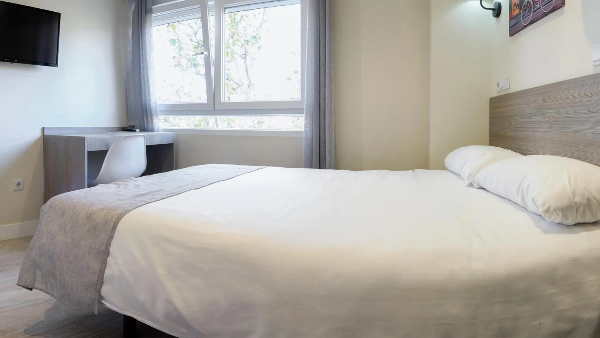 Decorative detail, Bed in Golden Alcala