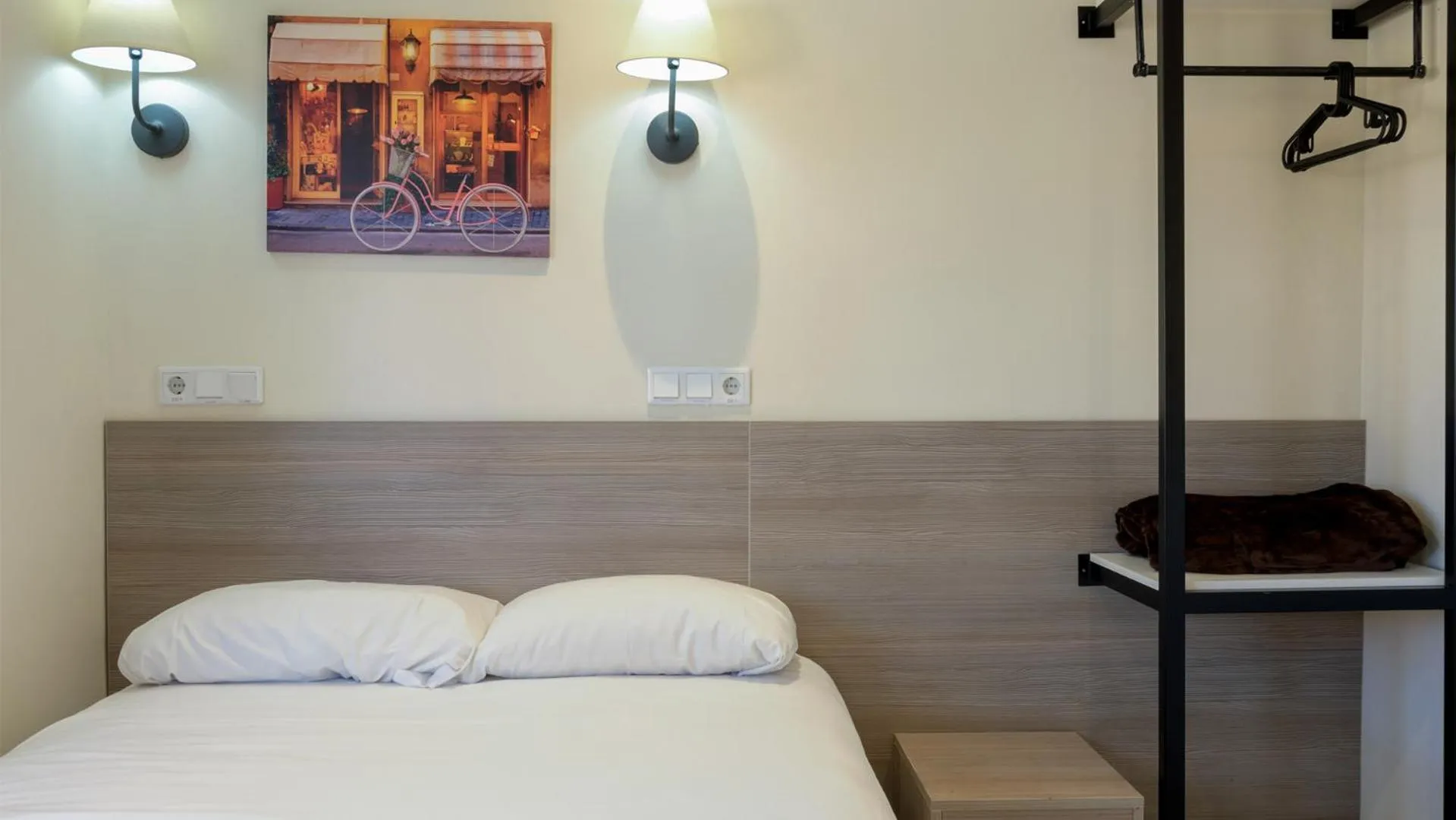 TV and multimedia, Bed in Golden Alcala