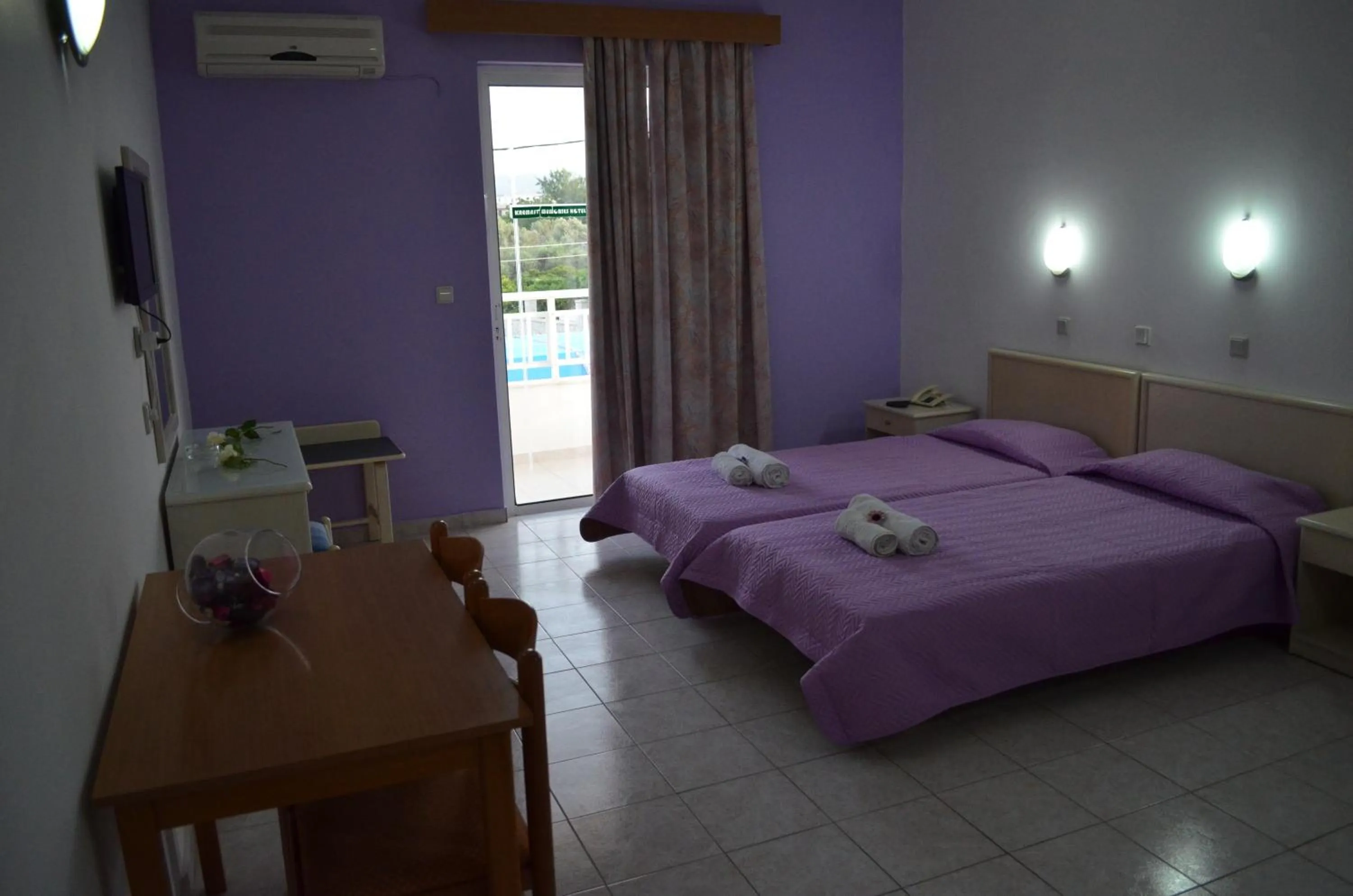 Photo of the whole room, Bed in Kremasti Memories