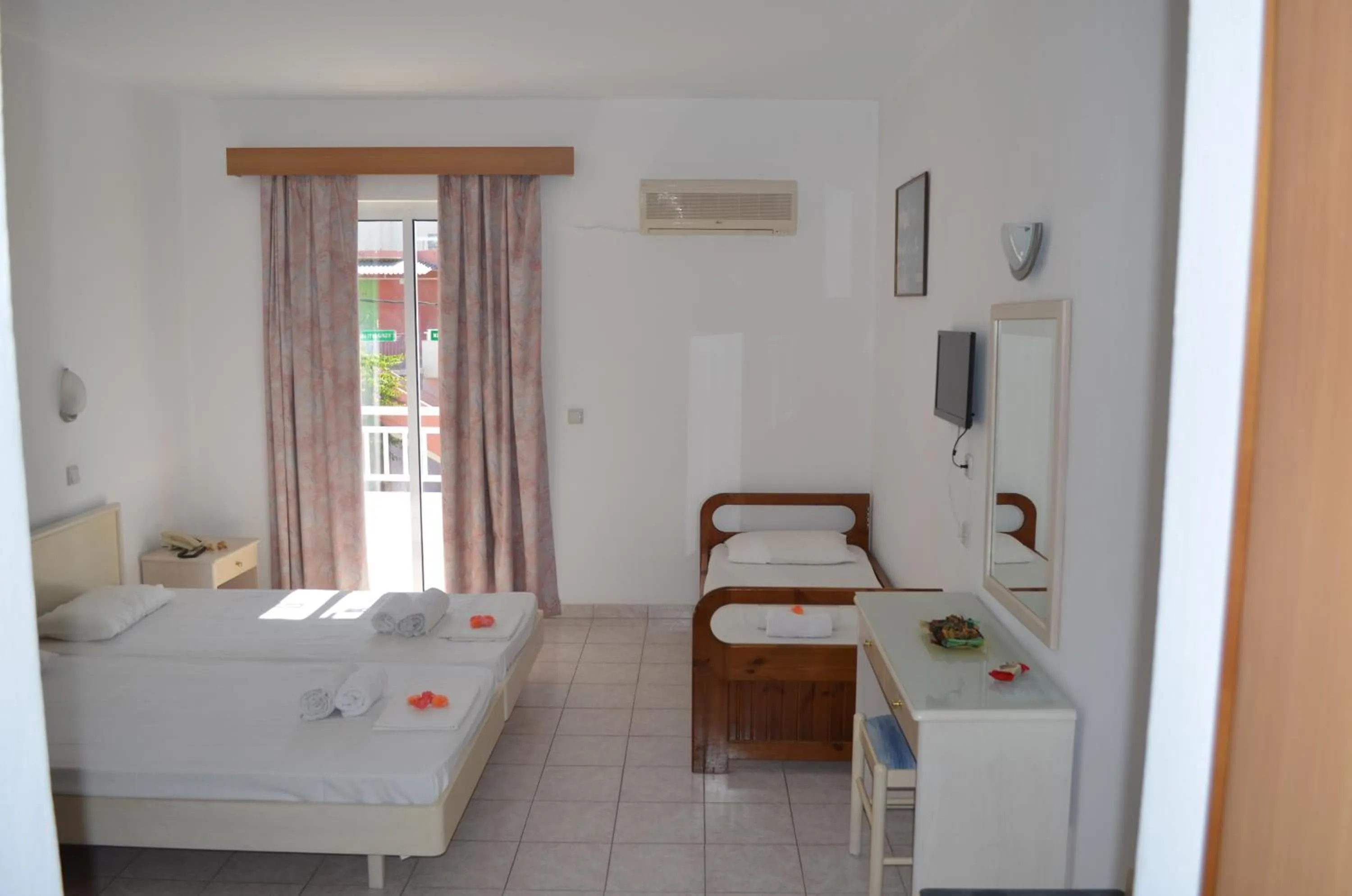 Photo of the whole room, Bed in Kremasti Memories