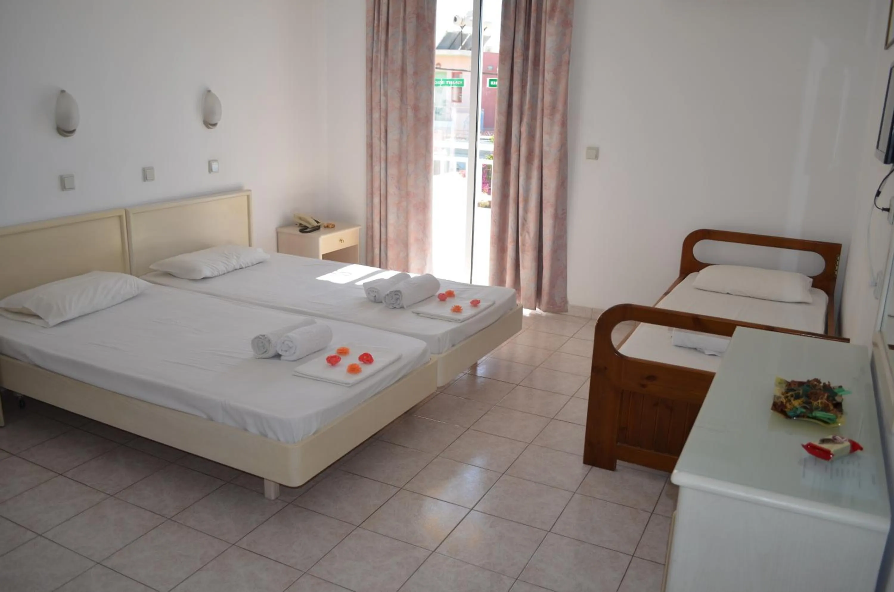 Photo of the whole room, Bed in Kremasti Memories