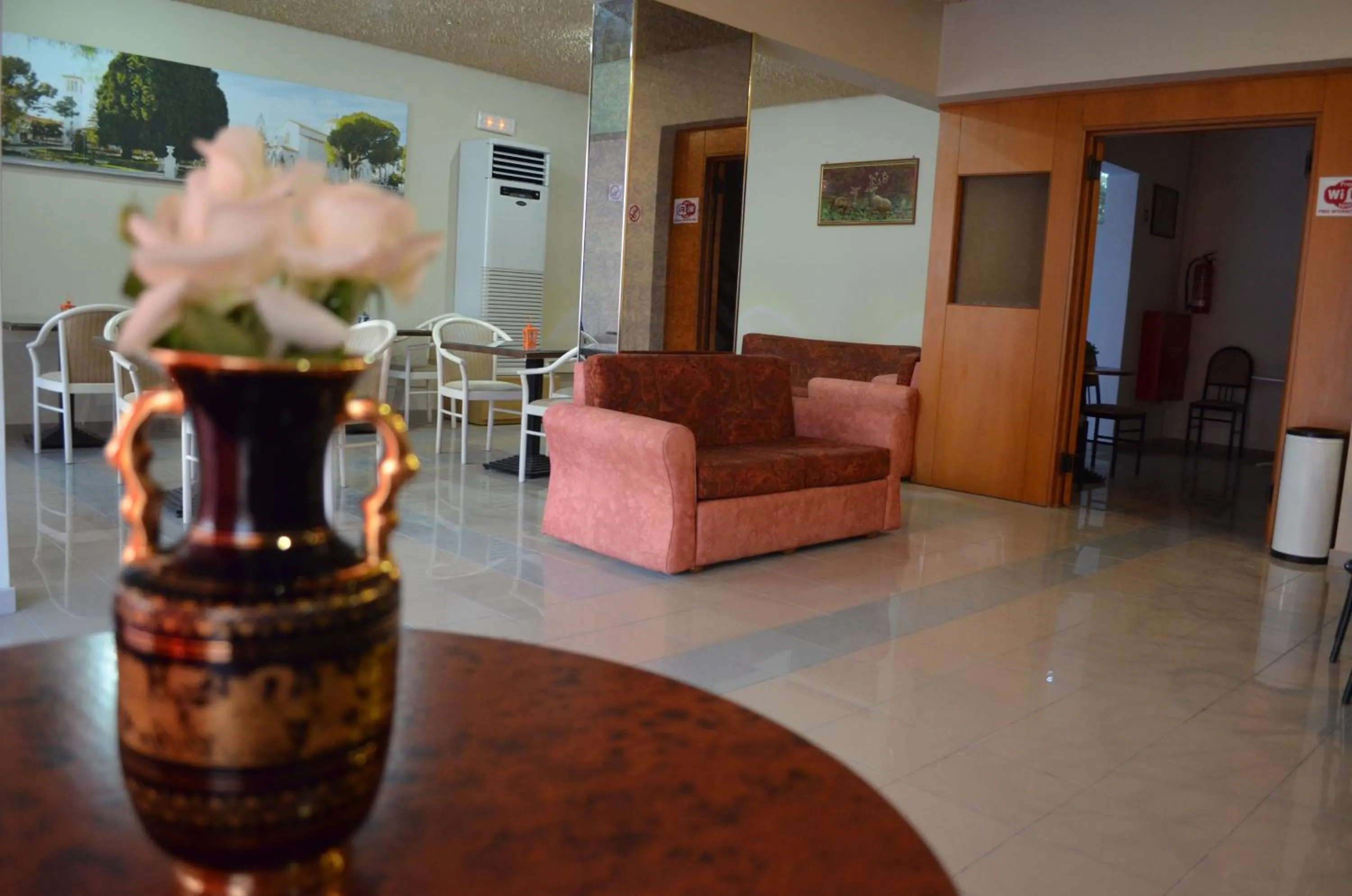 Decorative detail in Kremasti Memories