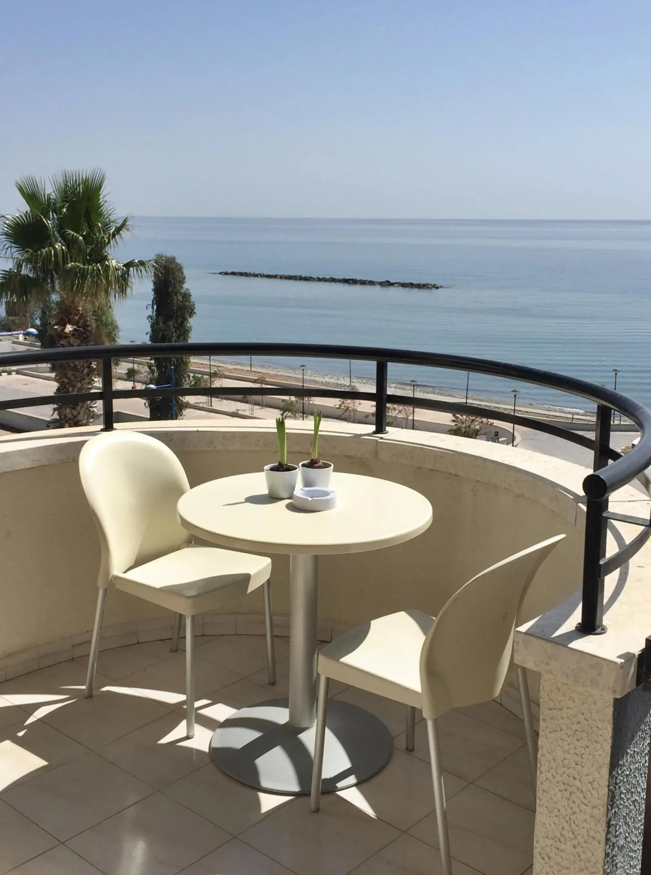 Standard One-Bedroom Apartment with Single Beds in Pigeon Beach Hotel Apartments Standard One-Bedroom Apartment with Single Beds in Pigeon Beach Hotel Apartments