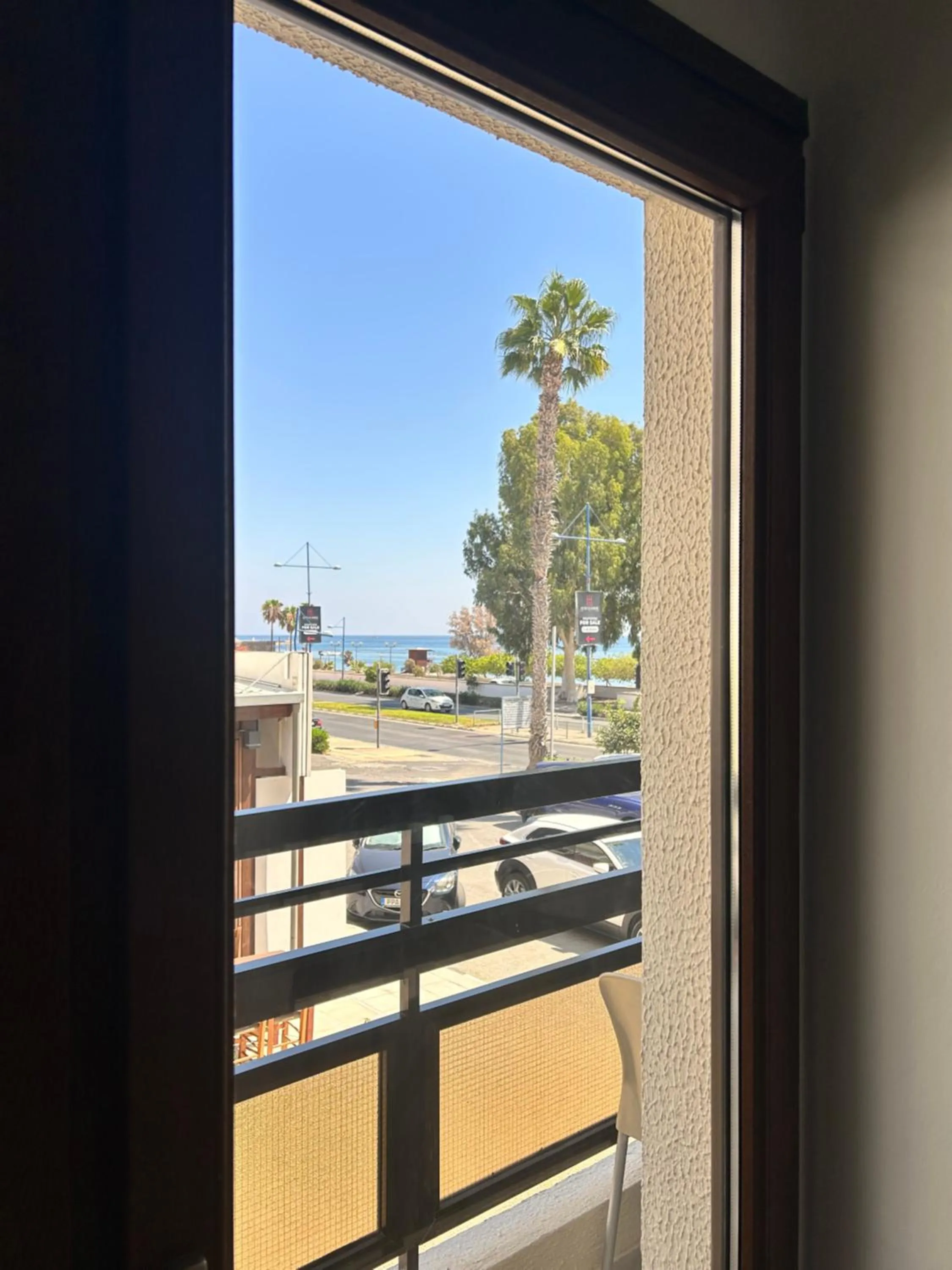 Day in Pigeon Beach Hotel Apartments