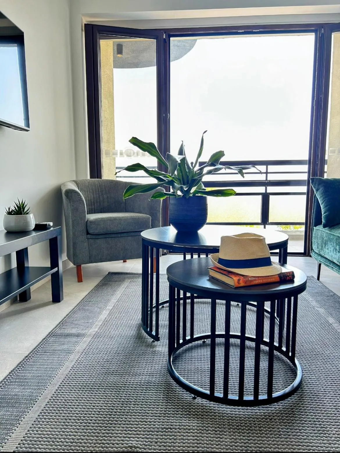 Living room in Pigeon Beach Hotel Apartments