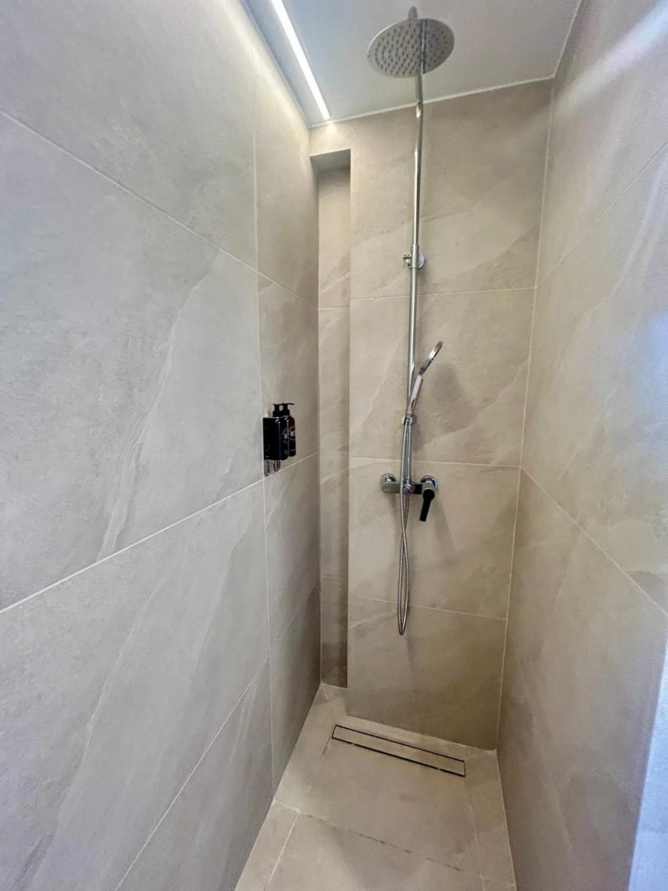 Shower in Pigeon Beach Hotel Apartments