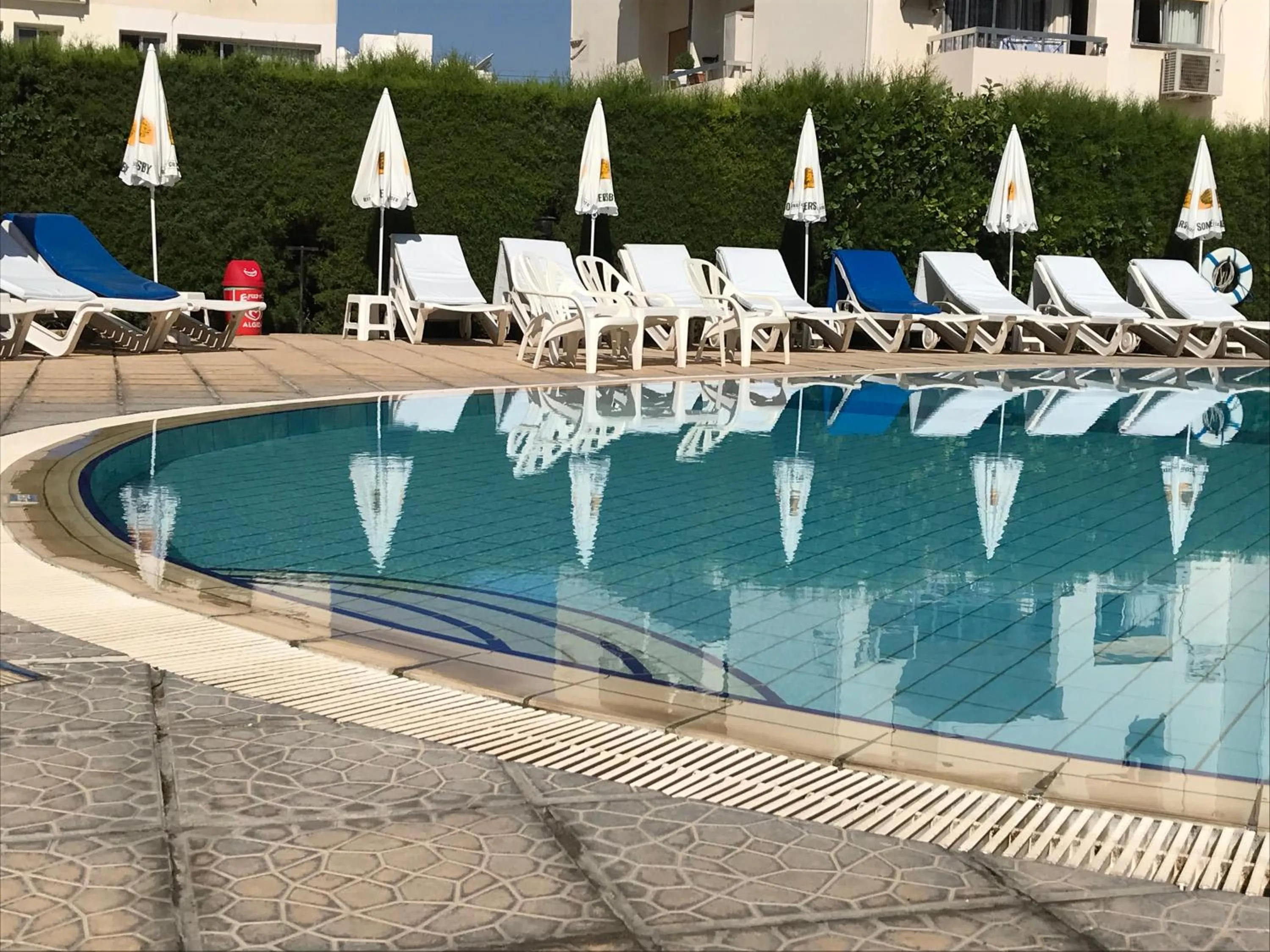 Day in Pigeon Beach Hotel Apartments