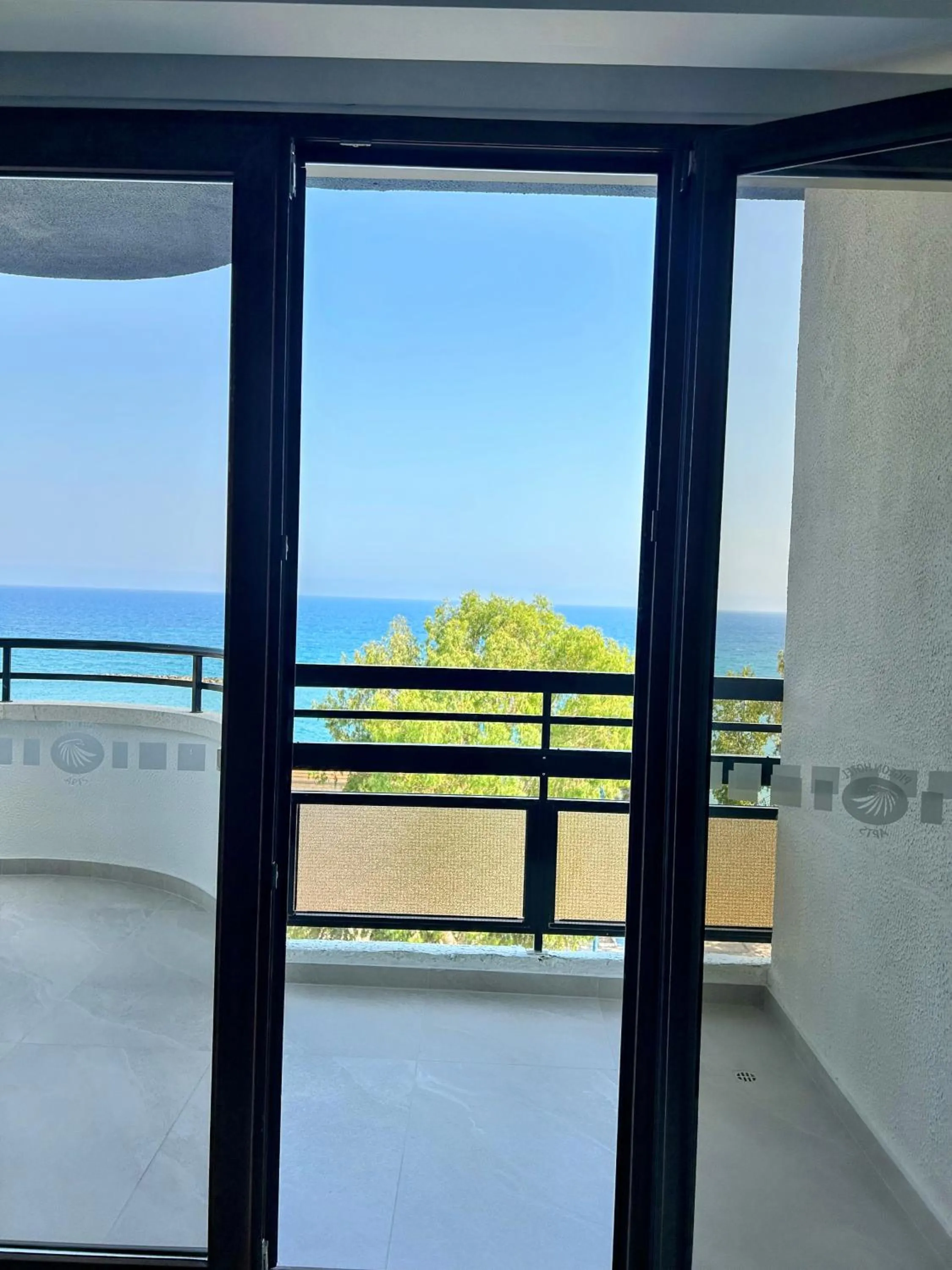 Day in Pigeon Beach Hotel Apartments