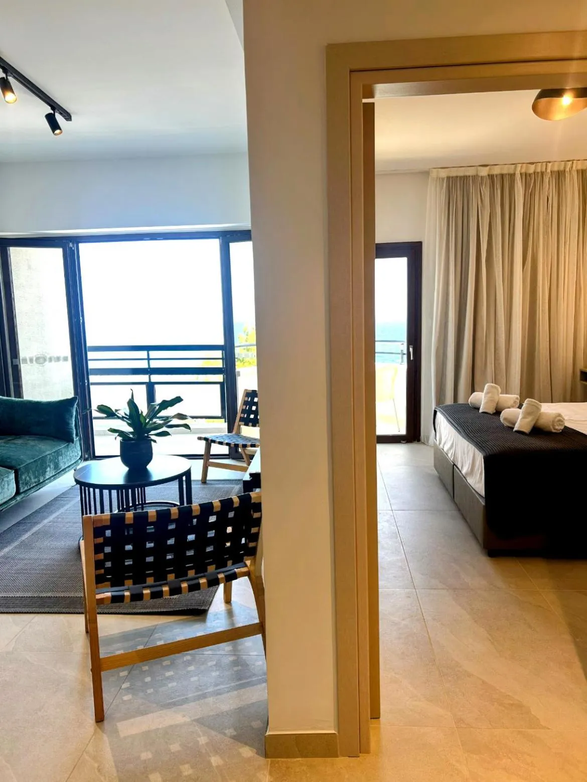 Bed in Pigeon Beach Hotel Apartments