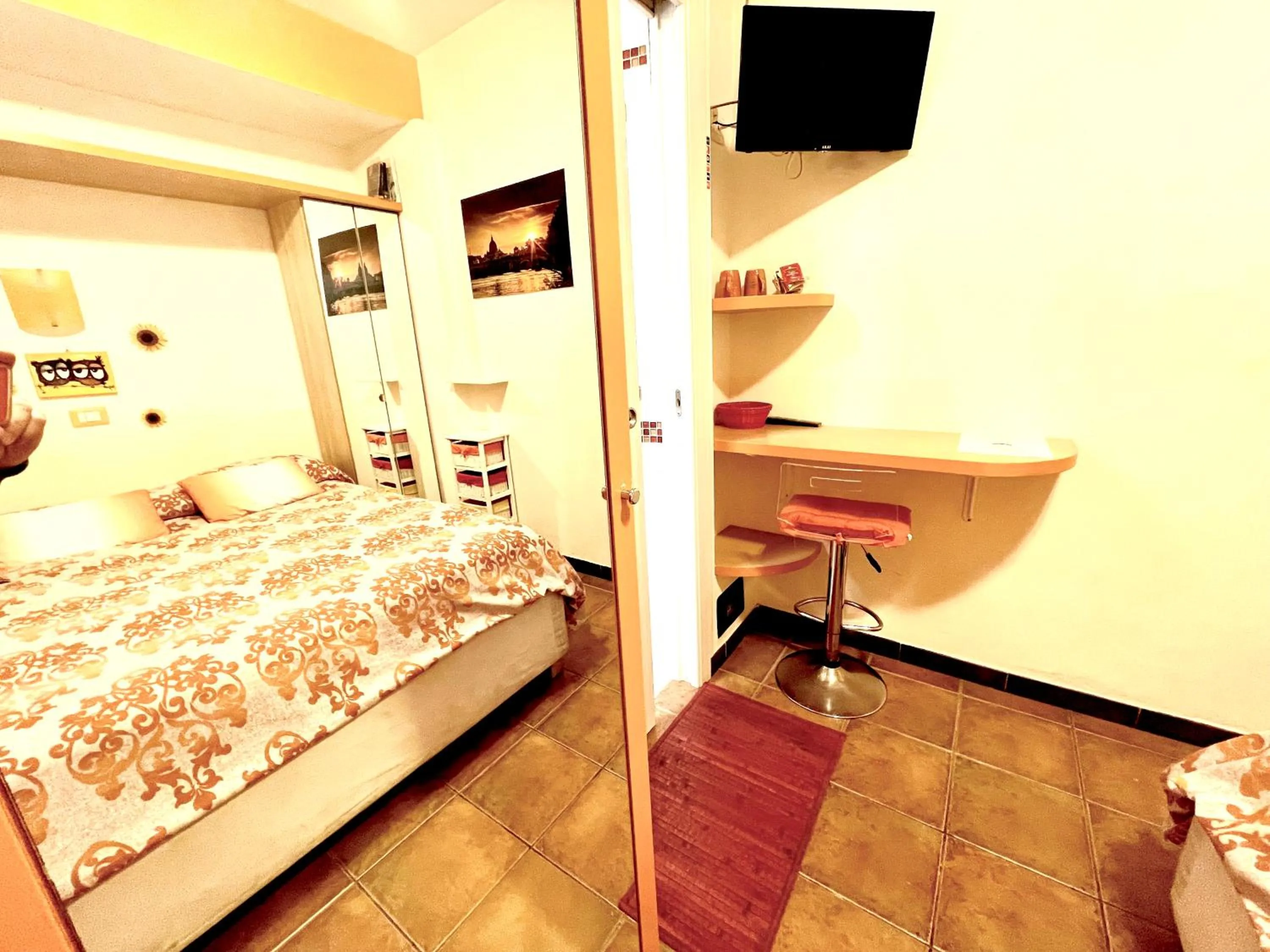 Bedroom, Bed in Rhome86