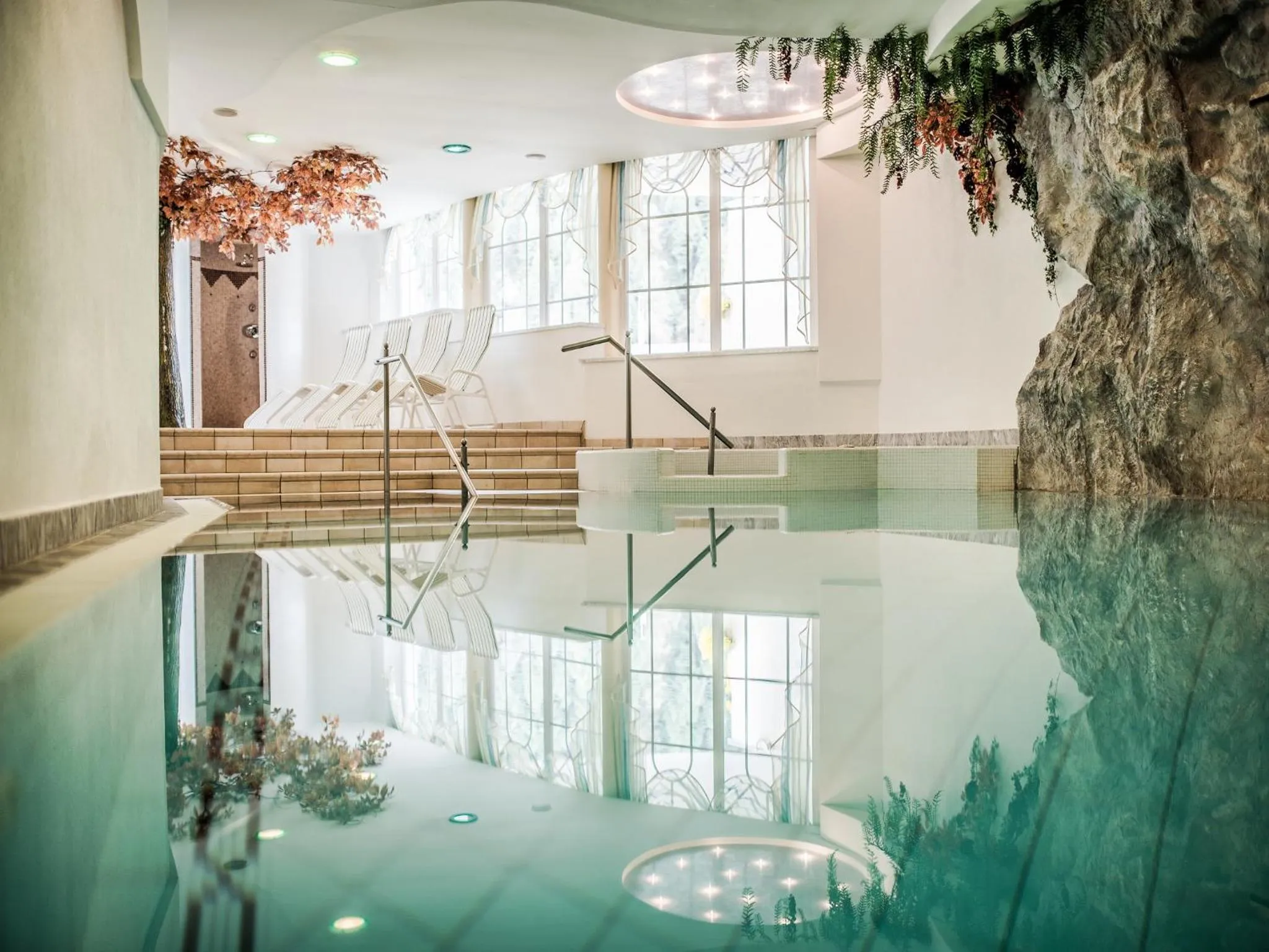 Swimming pool in Hotel Alpenjuwel