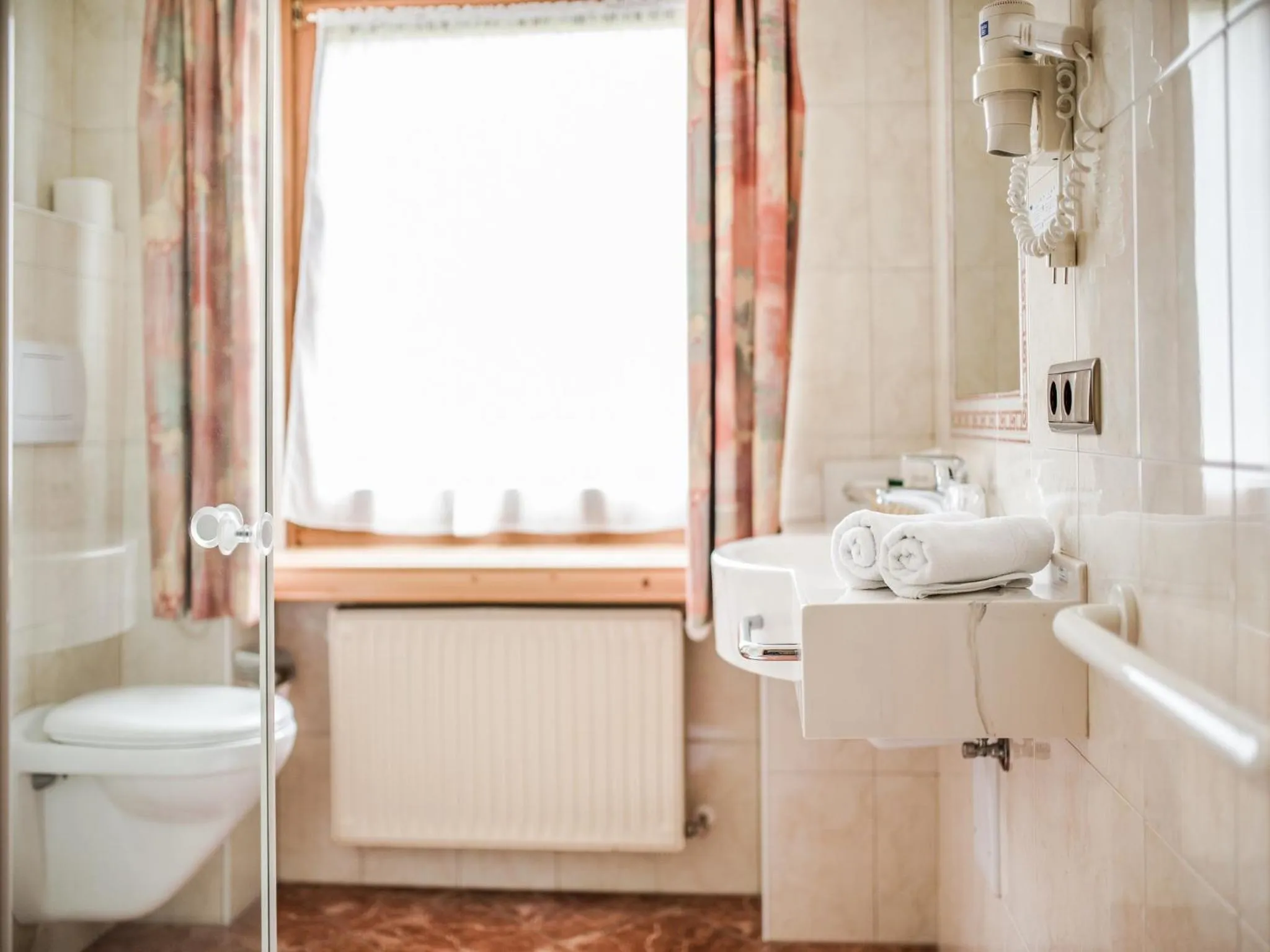 Toilet in Hotel Alpenjuwel