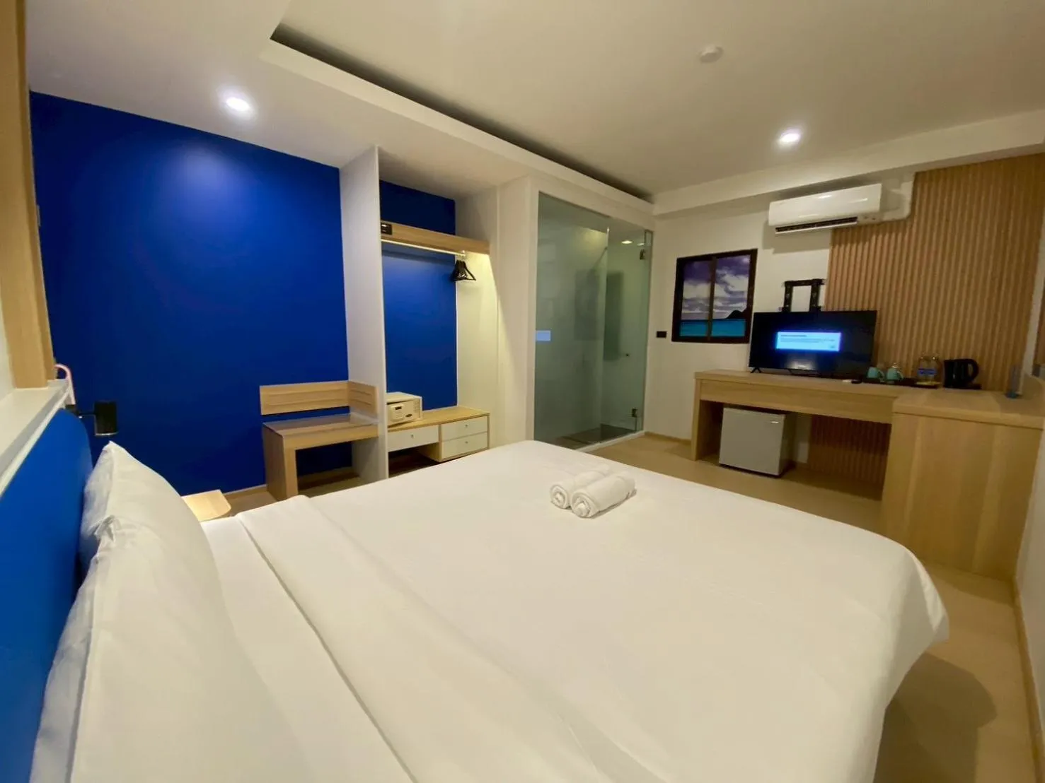 Bed in Armoni Patong Beach Hotel