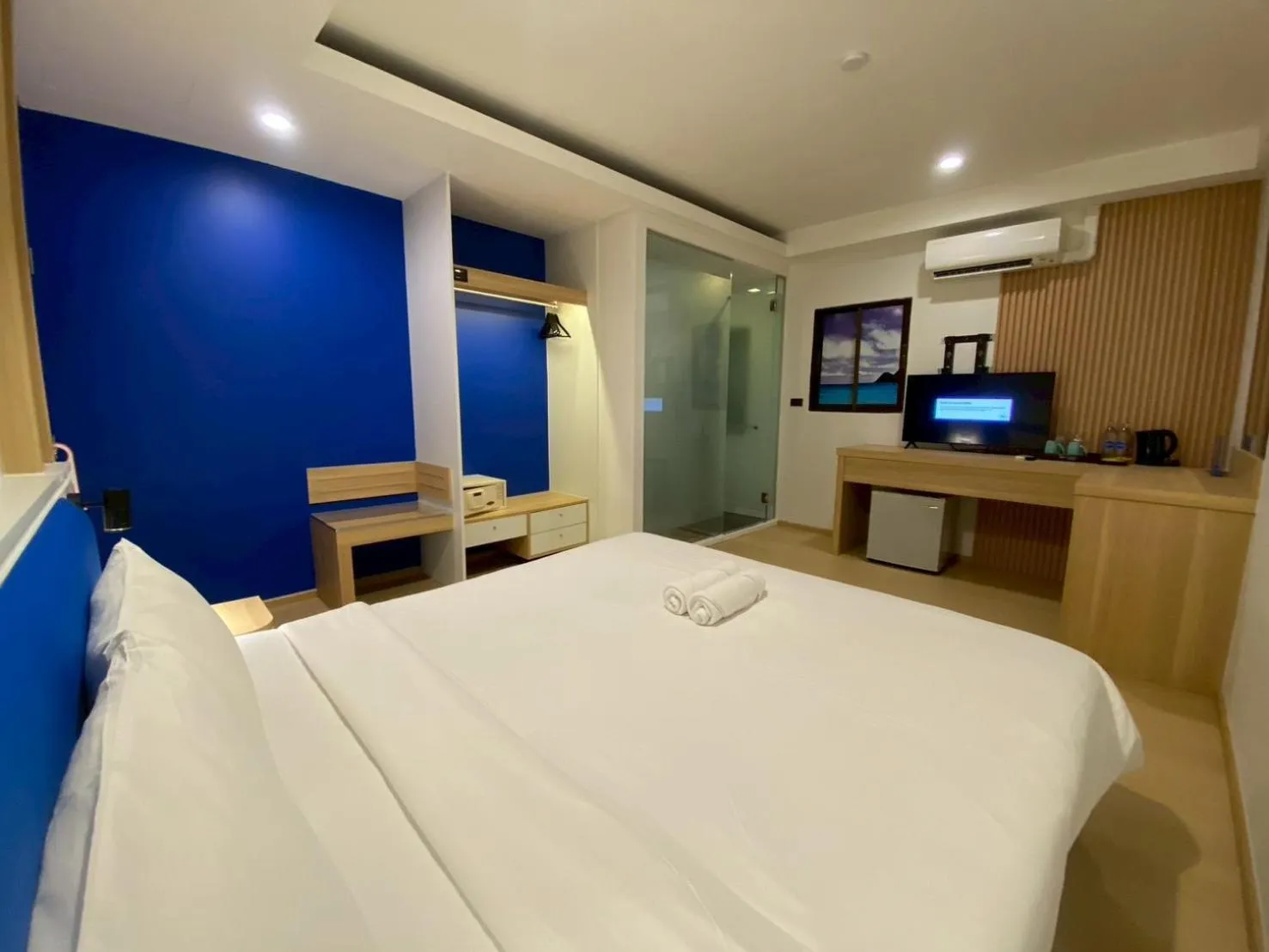 Bed in Armoni Patong Beach Hotel