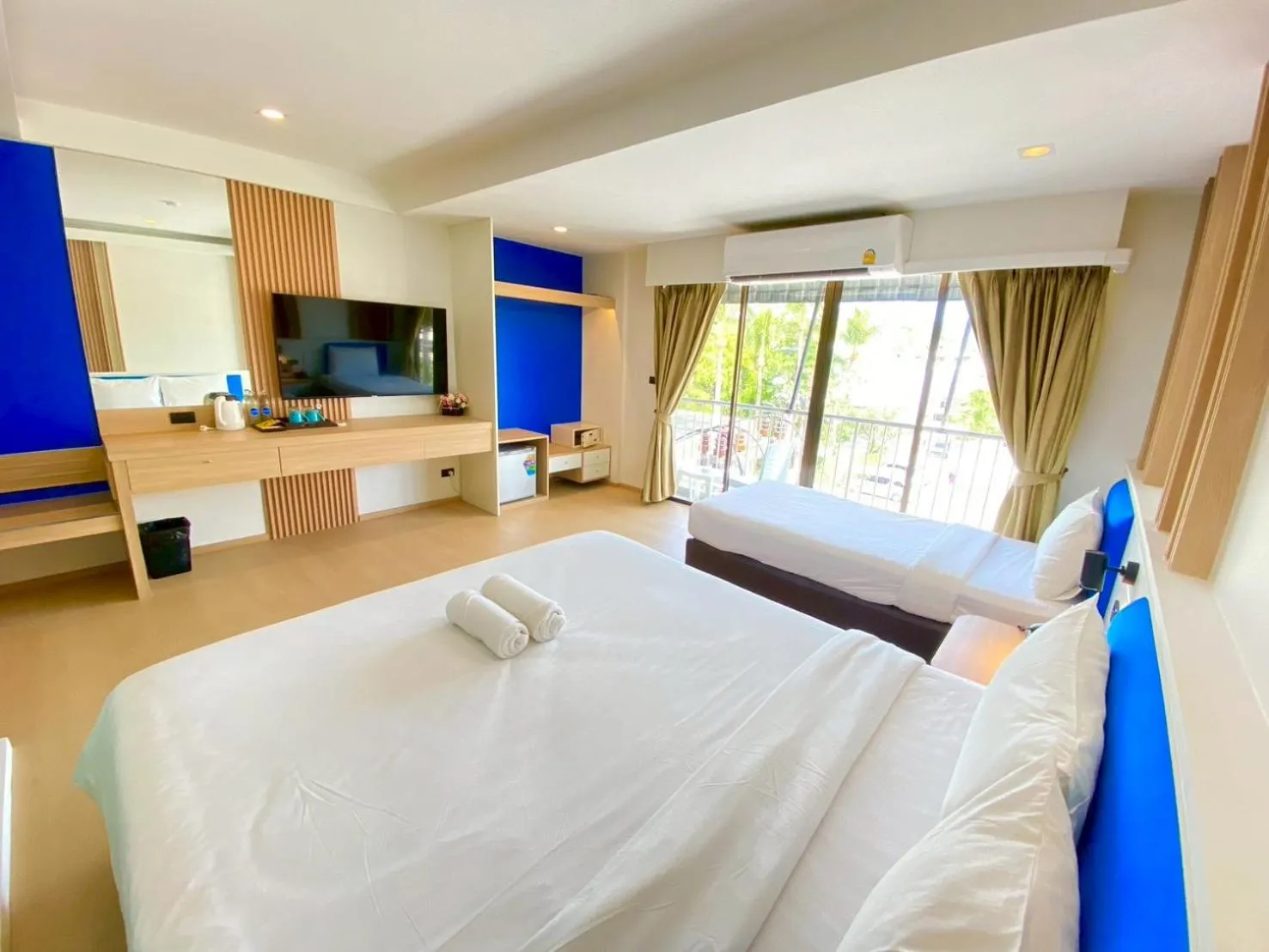 Bed in Armoni Patong Beach Hotel