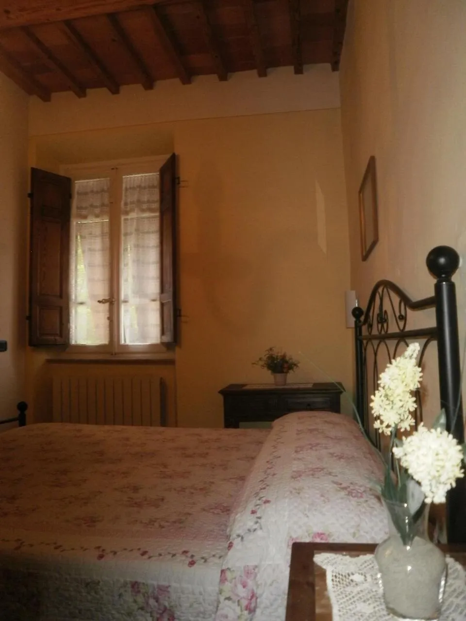 Decorative detail, Bed in BeB Angelini dal 1911