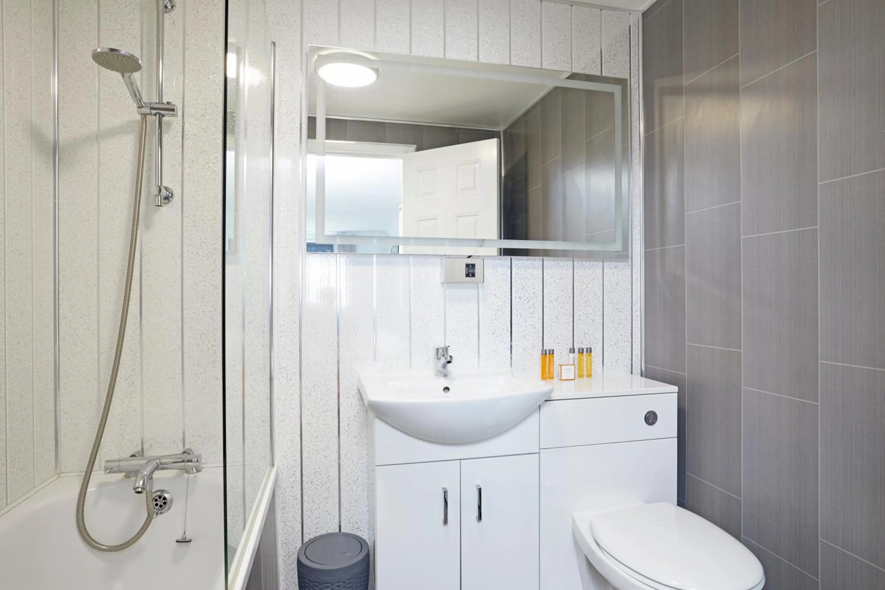 Shower in Luccombe Manor Country House Hotel