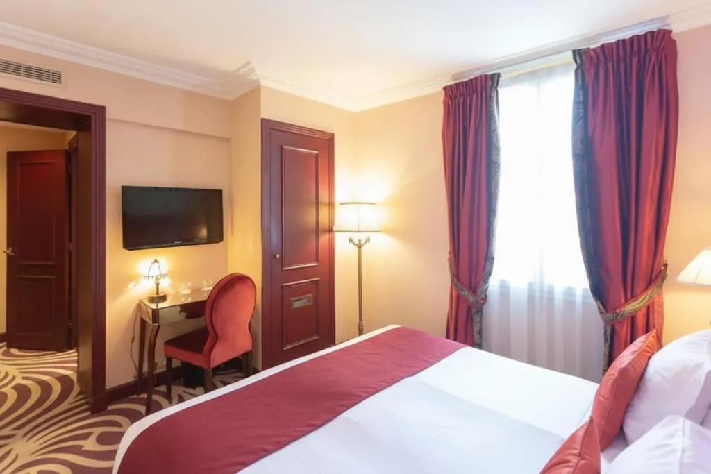 TV and multimedia, Bed in Hotel Du Beaumont