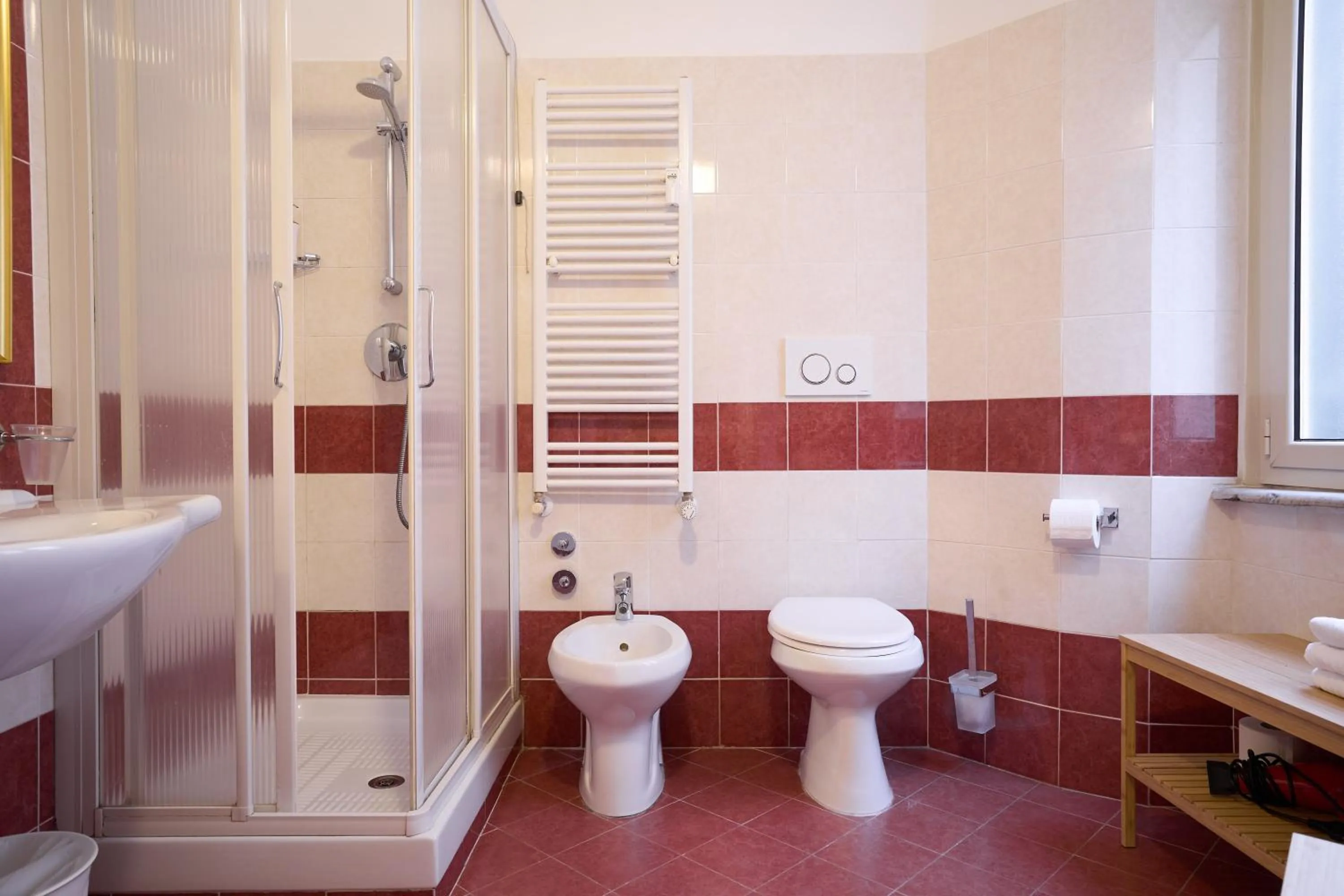 Shower in Hotel Ascot