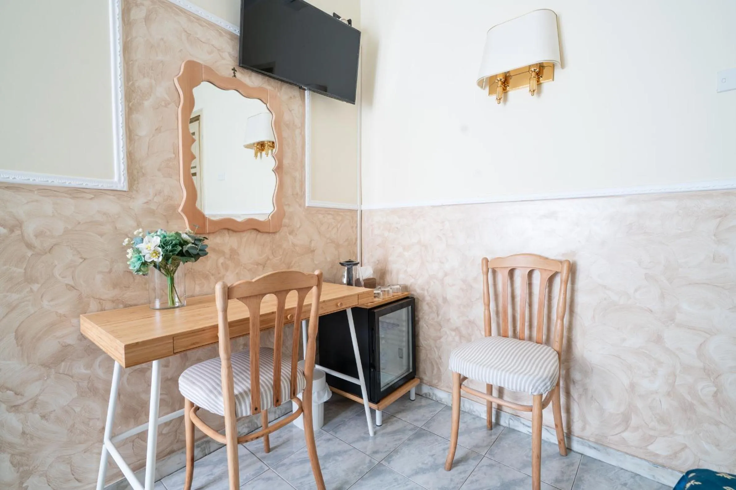 TV and multimedia in Hotel Ascot