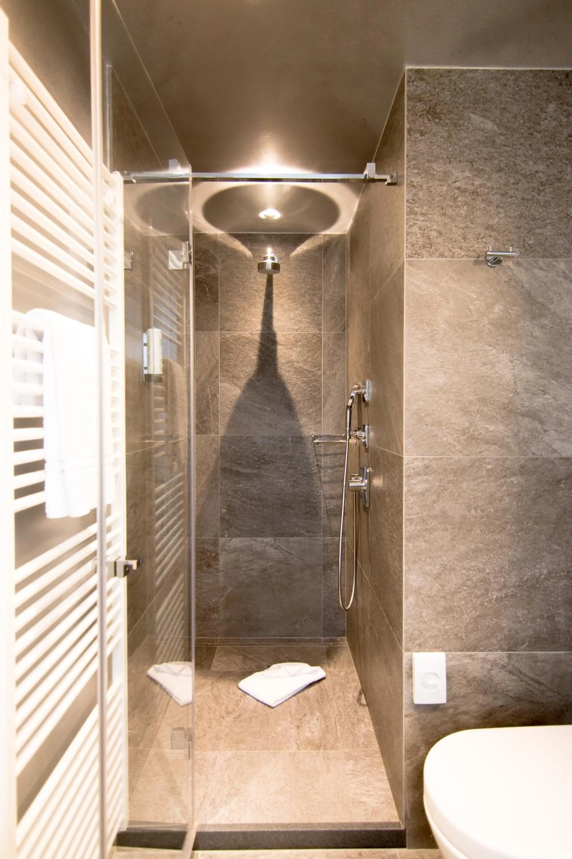 Shower in JJ32