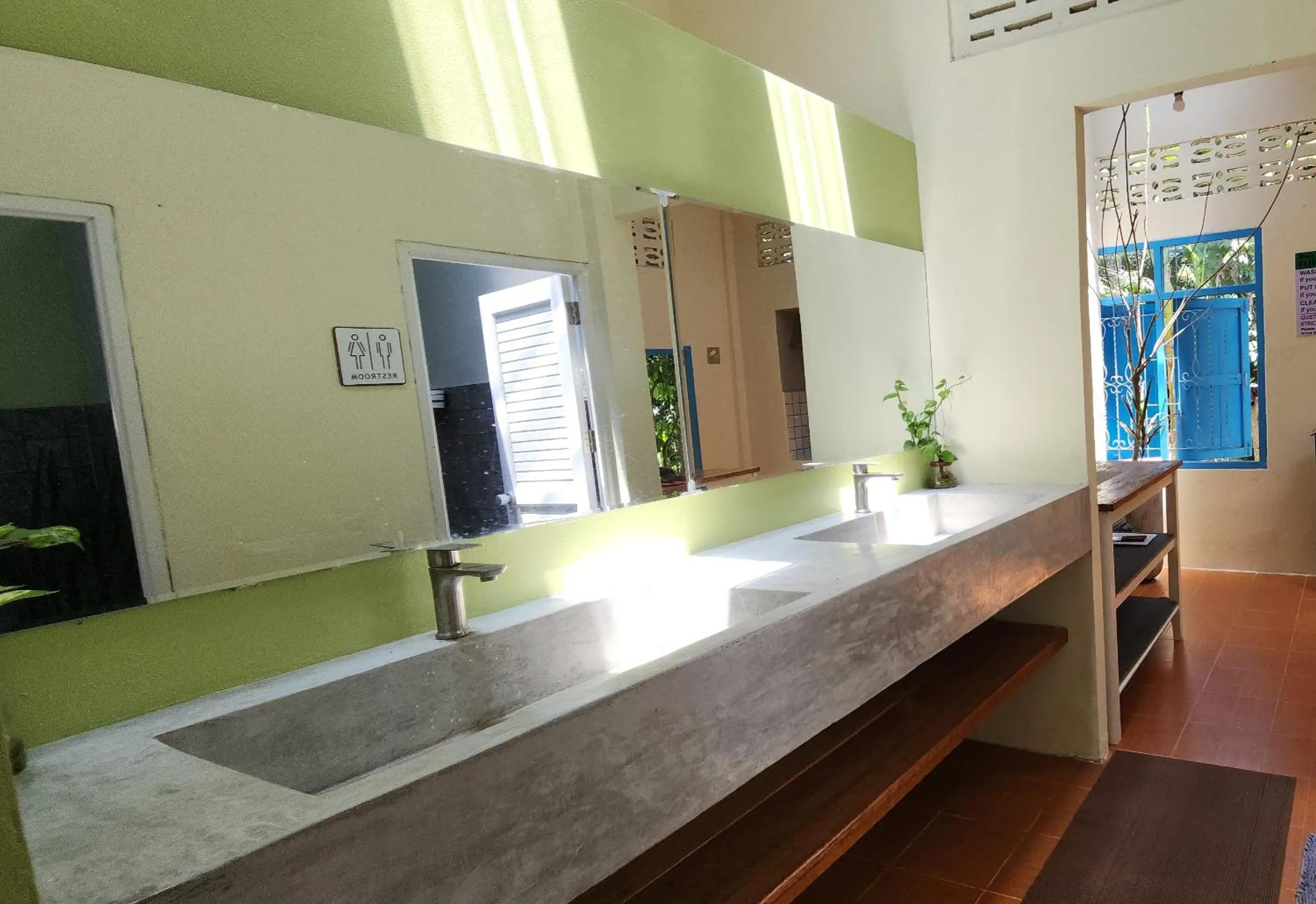 Bathroom in Baan Hinlad Home and Hostel